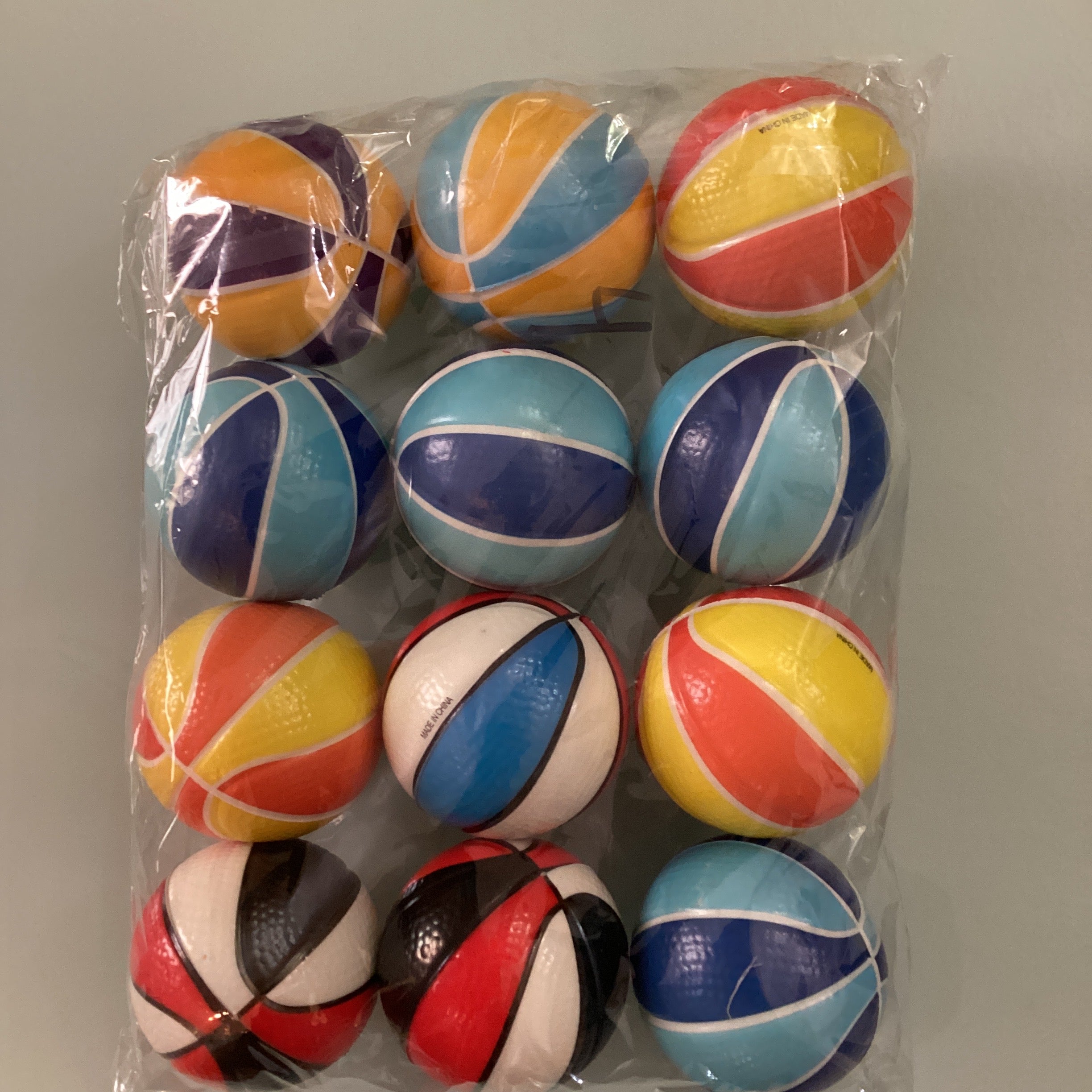 PELOTA ESPONJA 6.3 CM DE DIÁMETRO, POR MAYOREO SURTIDO AL AZAR, CADA PAQUETE TRAE UN DISEÑO, SI GUSTA SURTIDO DEBERA PEDIR VARIOS PAQUETES
