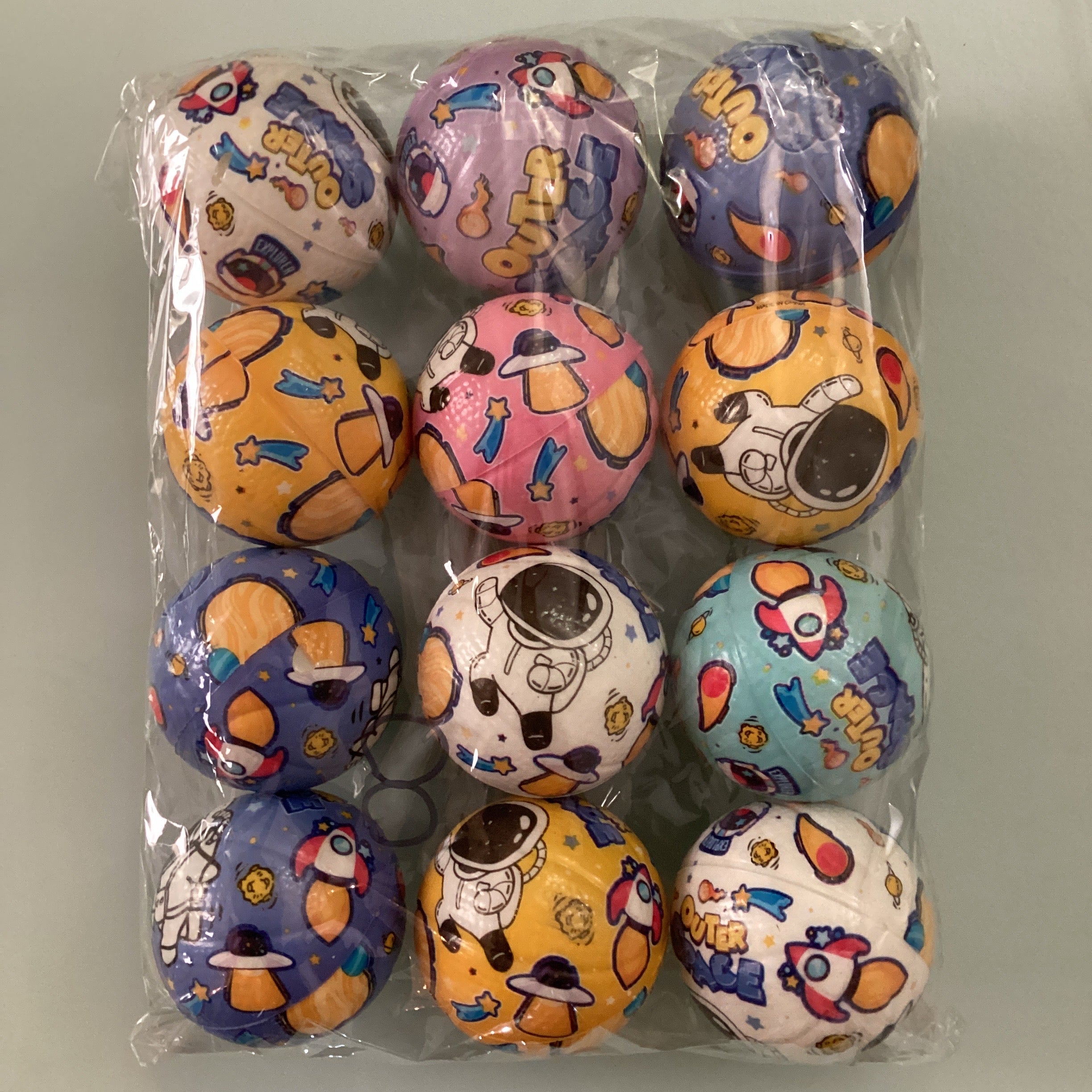 PELOTA ESPONJA 6.3 CM DE DIÁMETRO, POR MAYOREO SURTIDO AL AZAR, CADA PAQUETE TRAE UN DISEÑO, SI GUSTA SURTIDO DEBERA PEDIR VARIOS PAQUETES