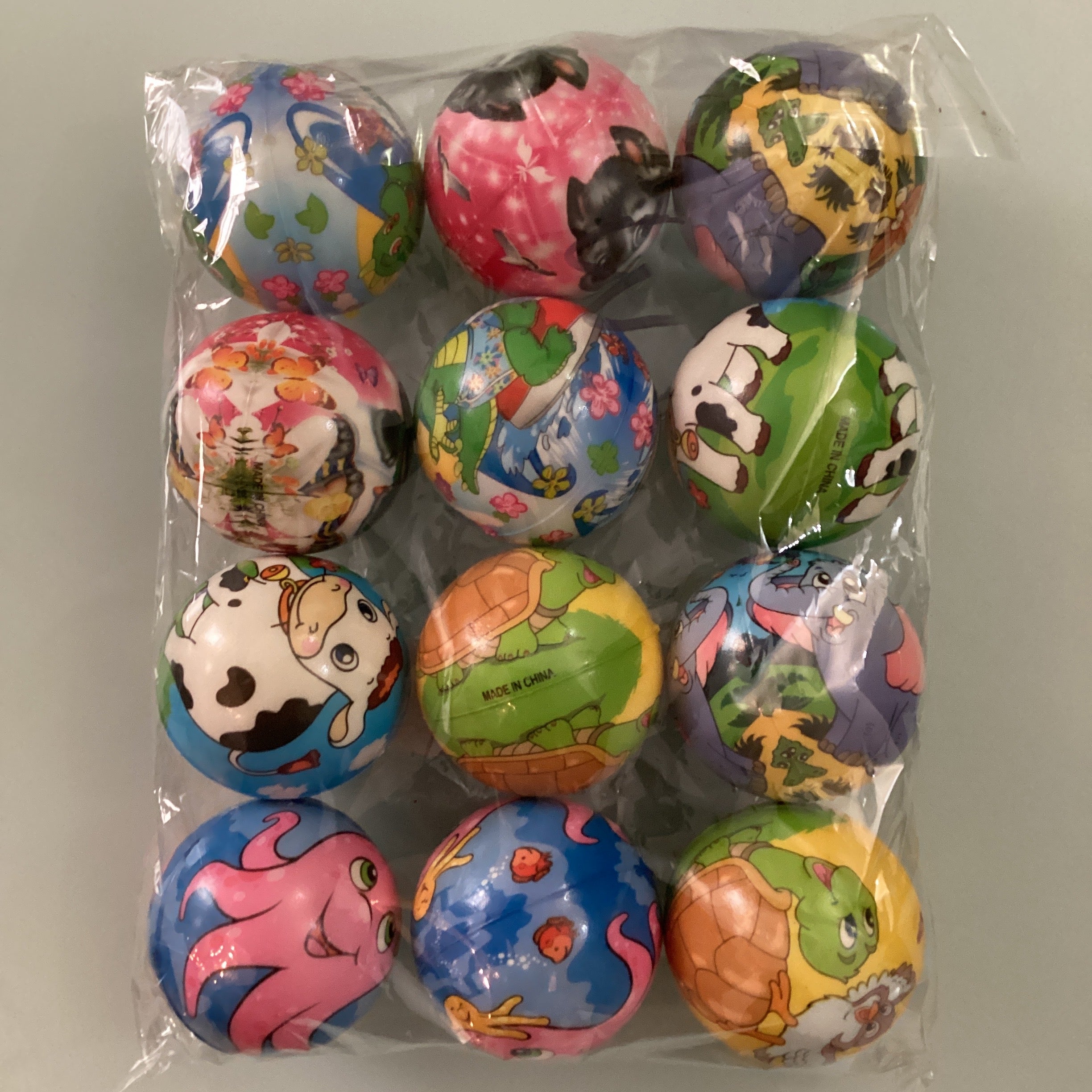 PELOTA ESPONJA 6.3 CM DE DIÁMETRO, POR MAYOREO SURTIDO AL AZAR, CADA PAQUETE TRAE UN DISEÑO, SI GUSTA SURTIDO DEBERA PEDIR VARIOS PAQUETES