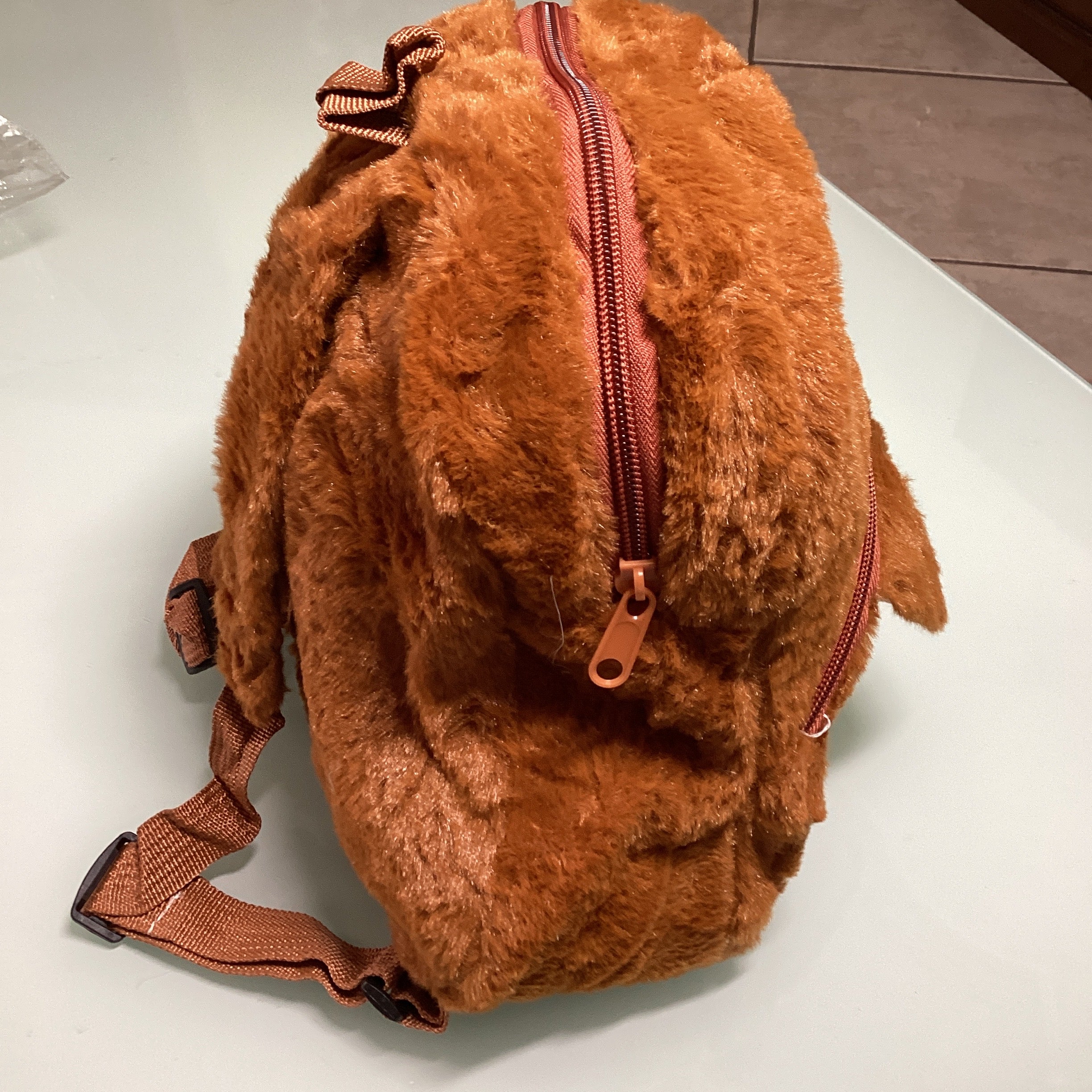 MOCHILA LABUBU COLOR CAFE 24X23 CM POR MAYOREO