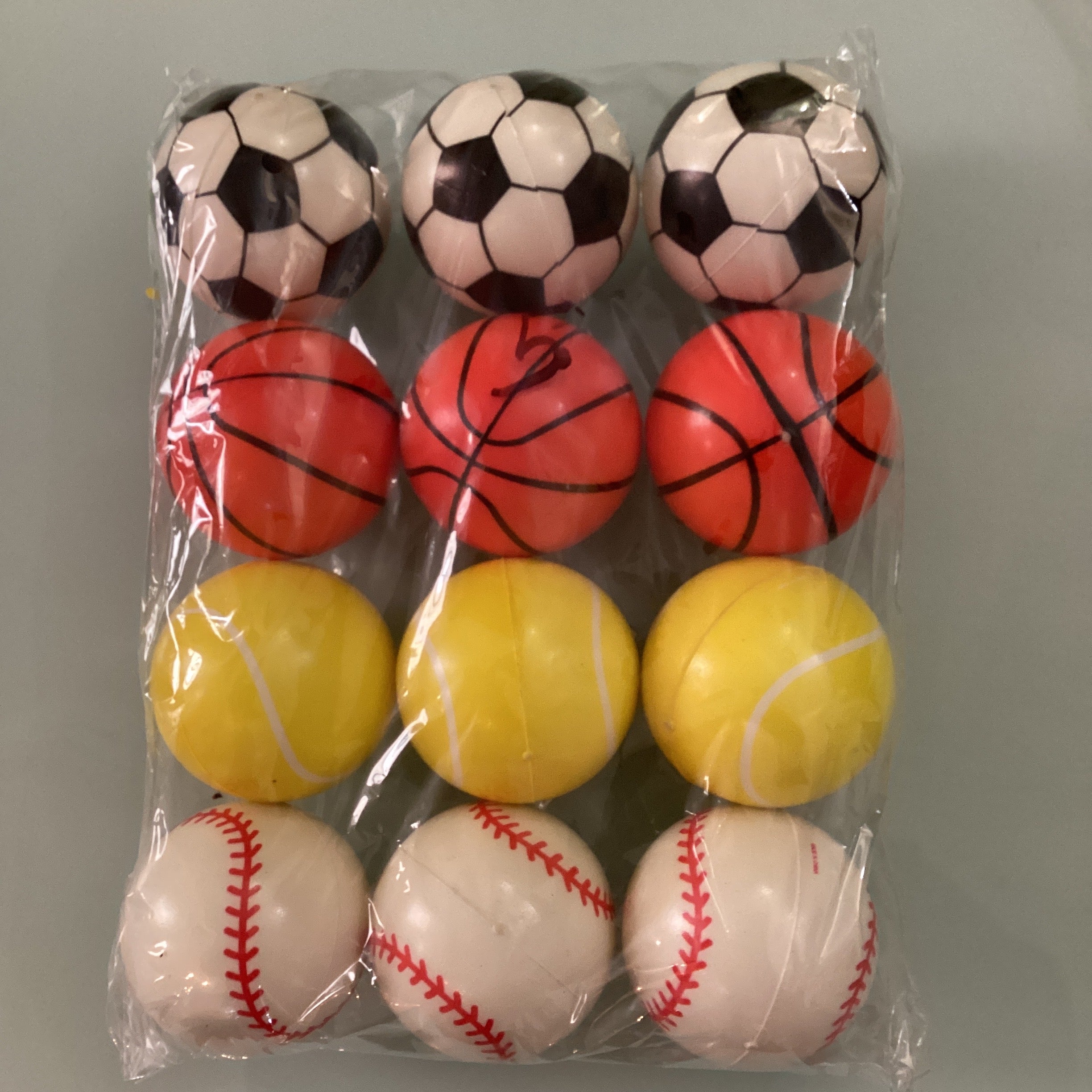 PELOTA ESPONJA 6.3 CM DE DIÁMETRO, POR MAYOREO SURTIDO AL AZAR, CADA PAQUETE TRAE UN DISEÑO, SI GUSTA SURTIDO DEBERA PEDIR VARIOS PAQUETES