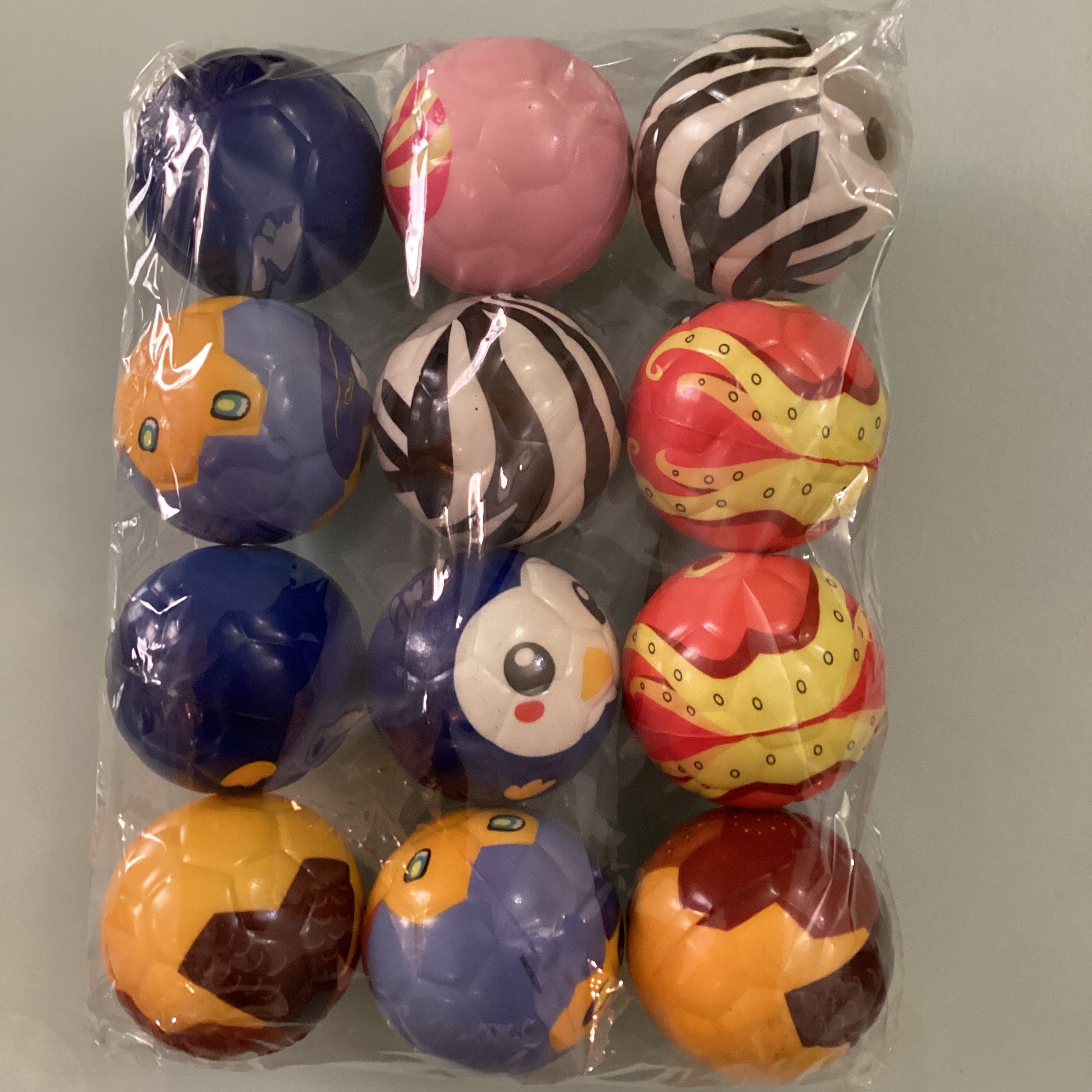 PELOTA ESPONJA 6.3 CM DE DIÁMETRO, POR MAYOREO SURTIDO AL AZAR, CADA PAQUETE TRAE UN DISEÑO, SI GUSTA SURTIDO DEBERA PEDIR VARIOS PAQUETES