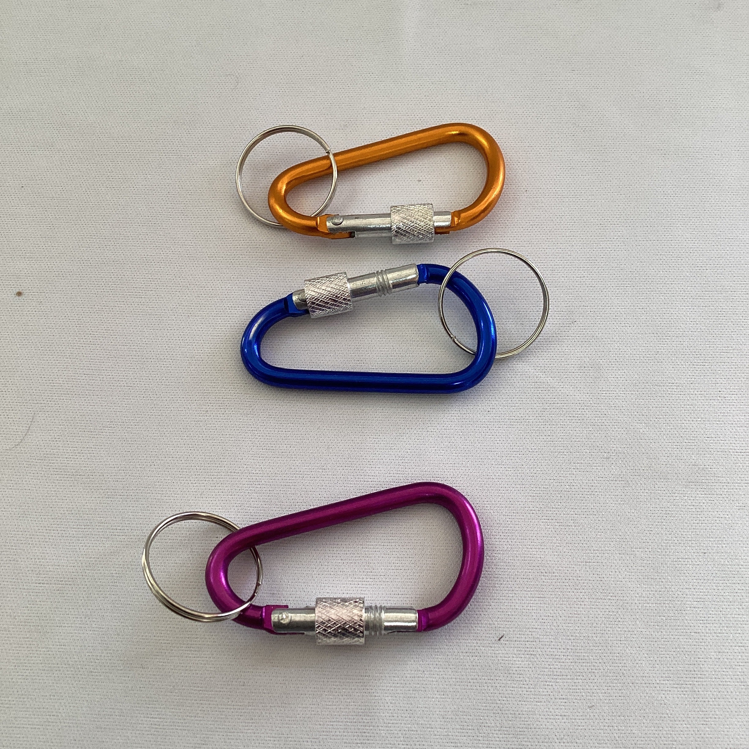 LLAVERO ARNES 5.5 CM SURTIDO EN COLORES