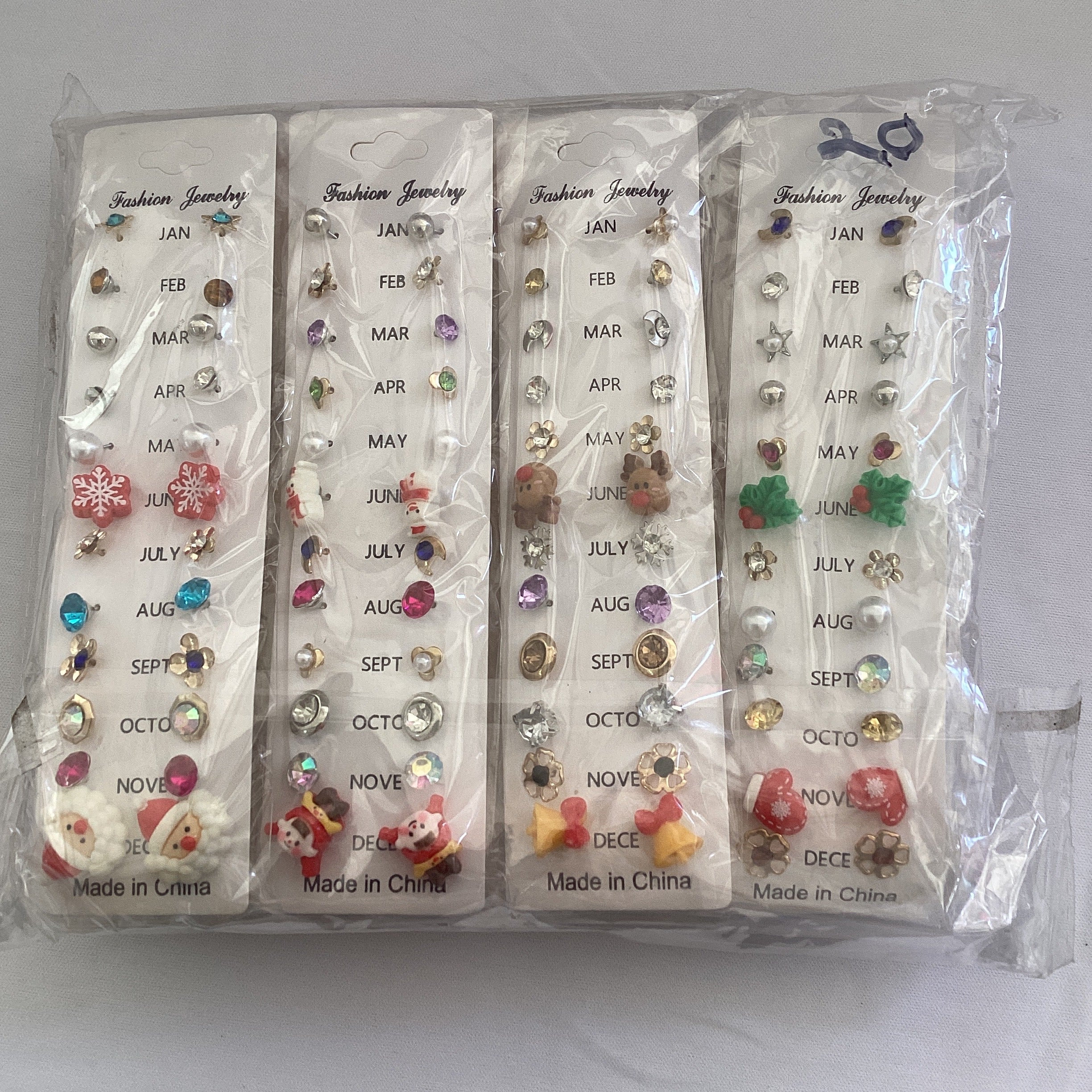 ARETES EN BLISTER MENSUAL POR MAYOREO