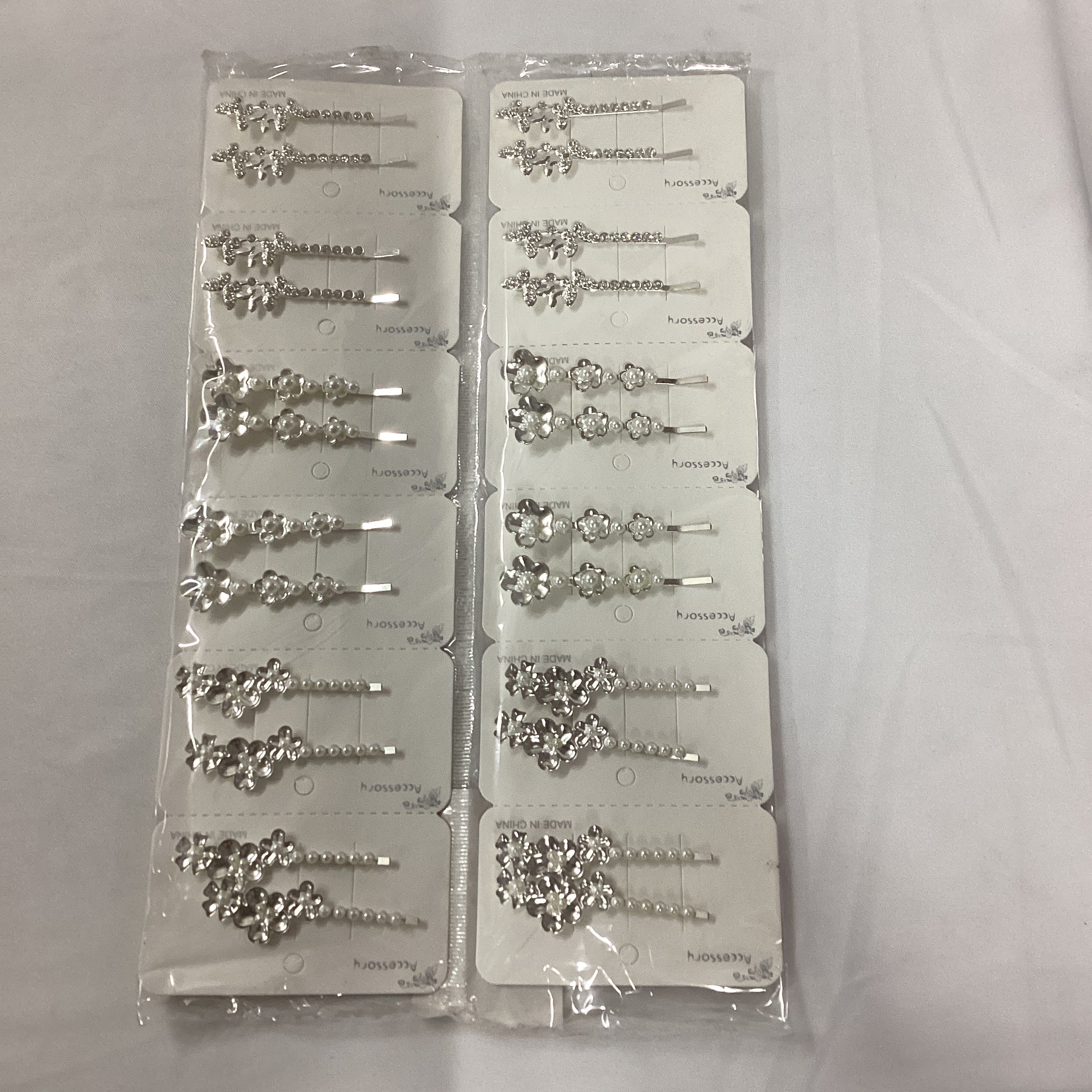 PASADOR METÁLICO DECORADO SURTIDO EN DISEÑOS PLATEADOS POR MAYOREO