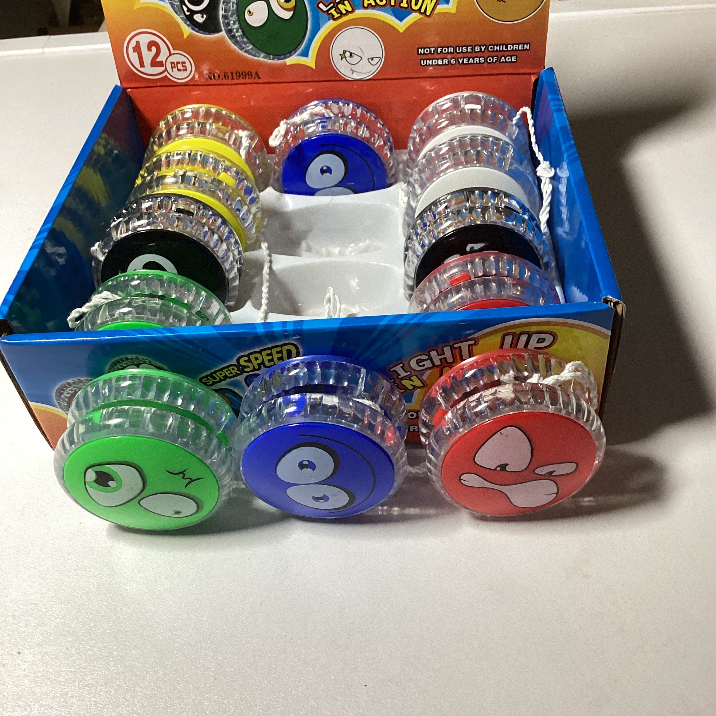 YOYO EMOJIS CON LUZ 5.5 CM DIÁMETRO SURTIDO EN COLORES POR MAYOREO