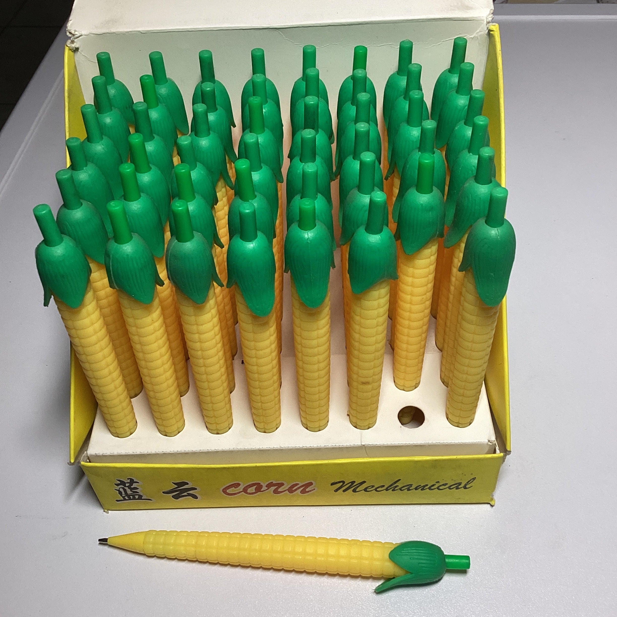 PLUMA EN FORMA DE ELOTE TINTA NEGRA POR MAYOREO
