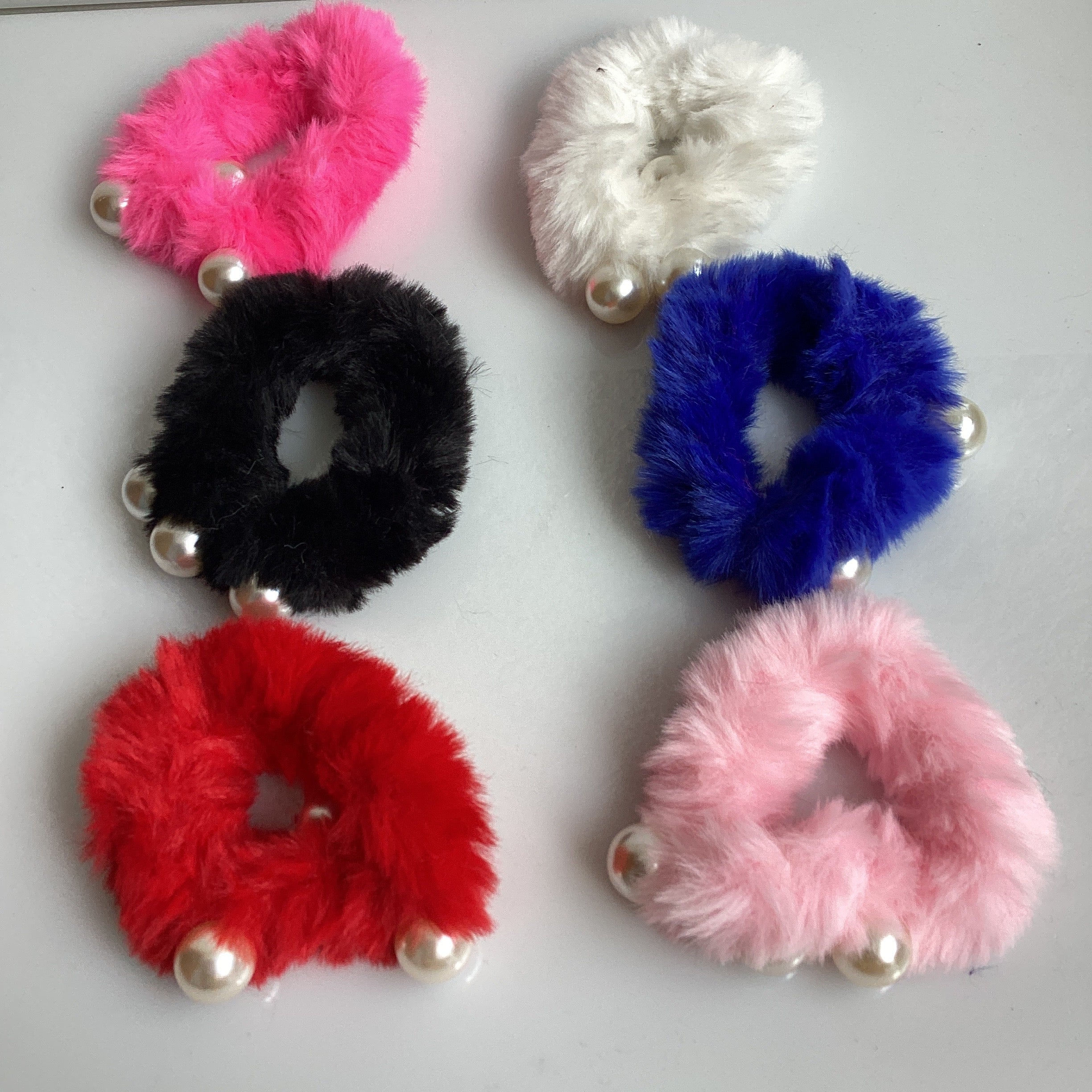 DONA TERCIOPELO CON PERLAS DE FANTASÍA SURTIDA EN COLORES POR MAYOREO