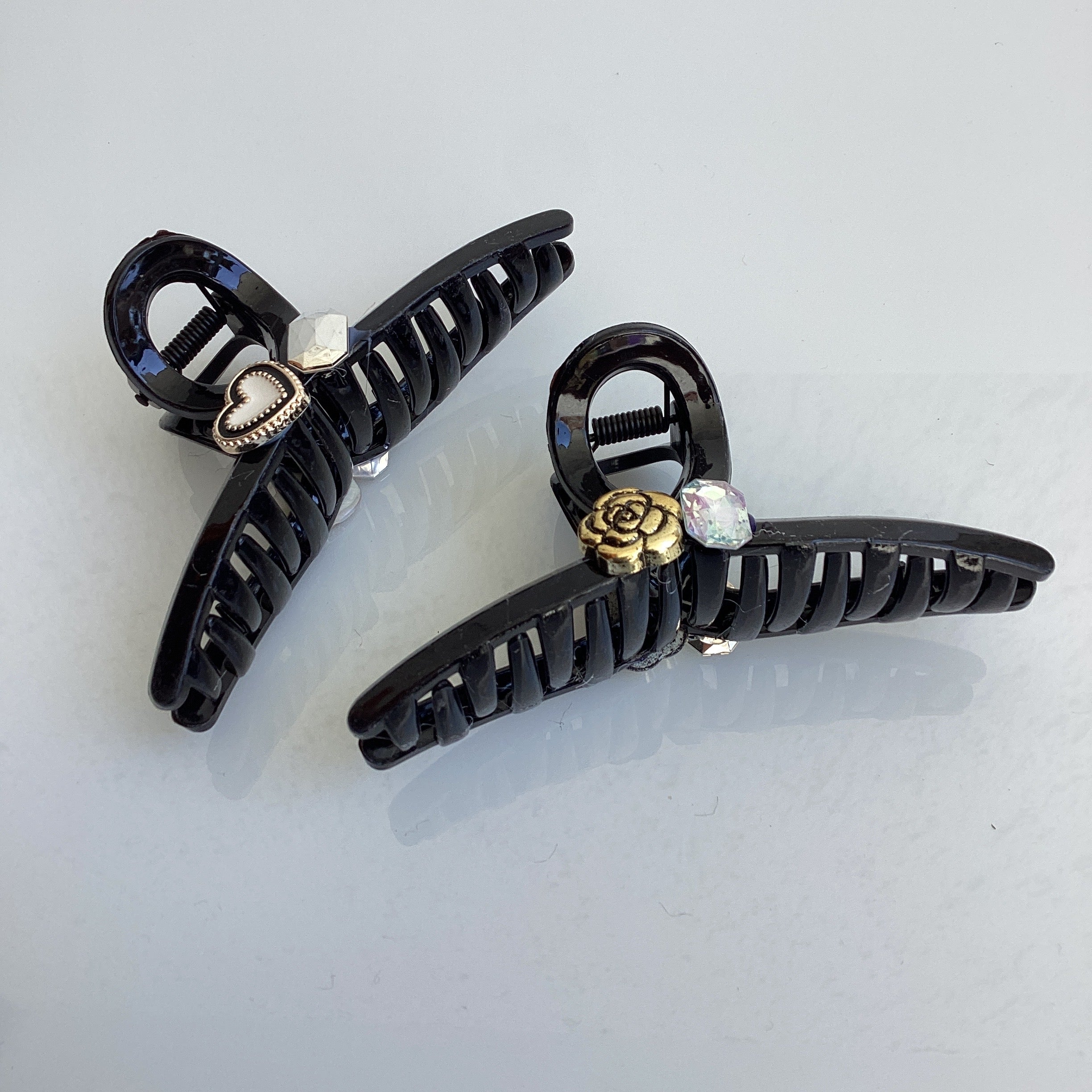 PINZA NEGRA TIPO CANGREJO 11 CM CON DECORACIÓN POR MAYOREO