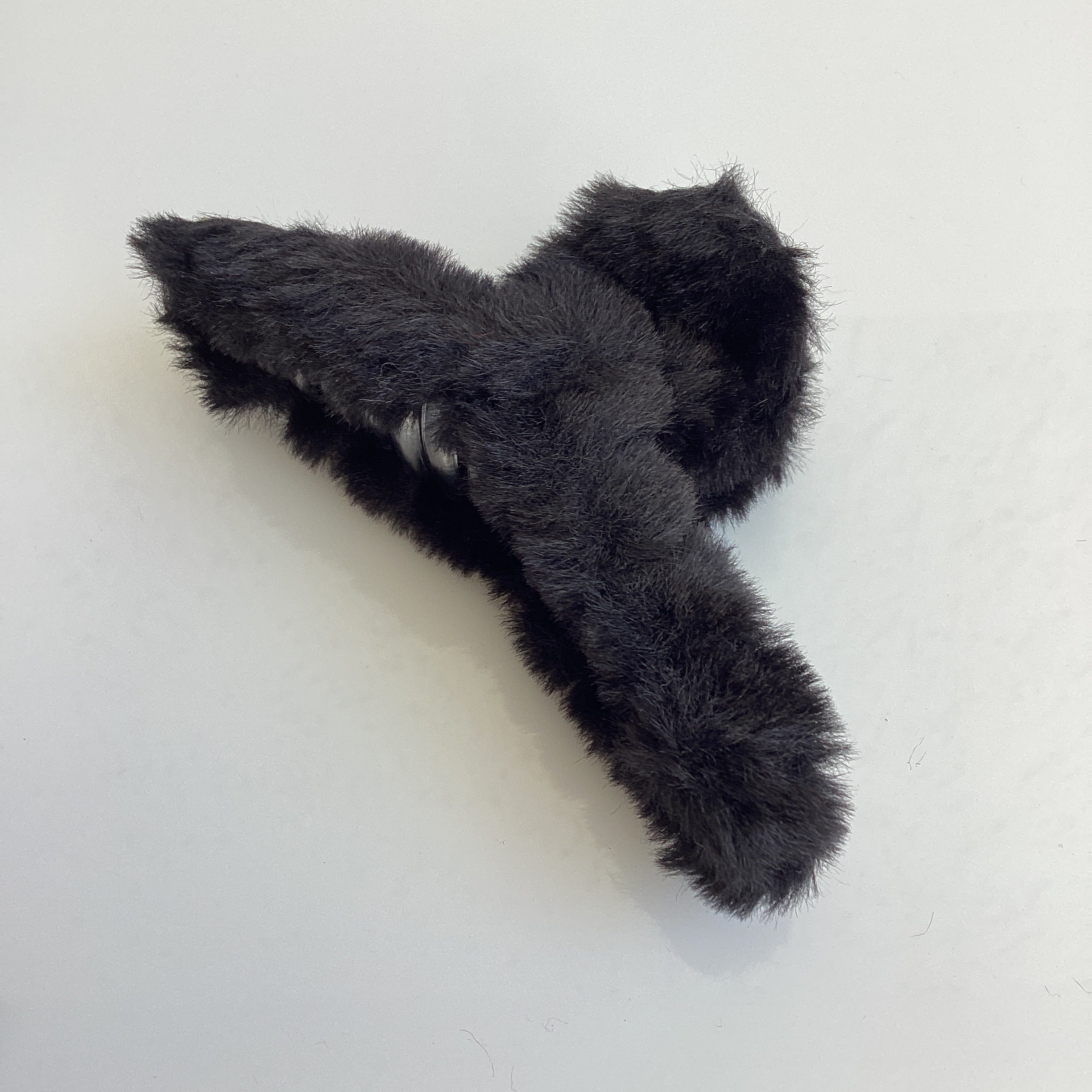 PINZA TERCIOPELO NEGRO 10 CM TIPO CANGREJO POR MAYOREO