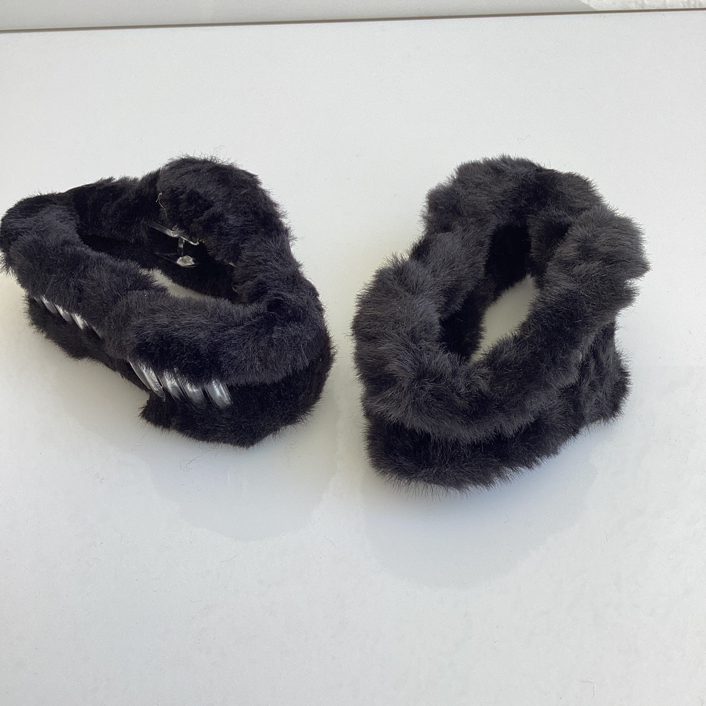 PINZA TIPO PELUCHE NEGRO 11 CM POR MAYOREO