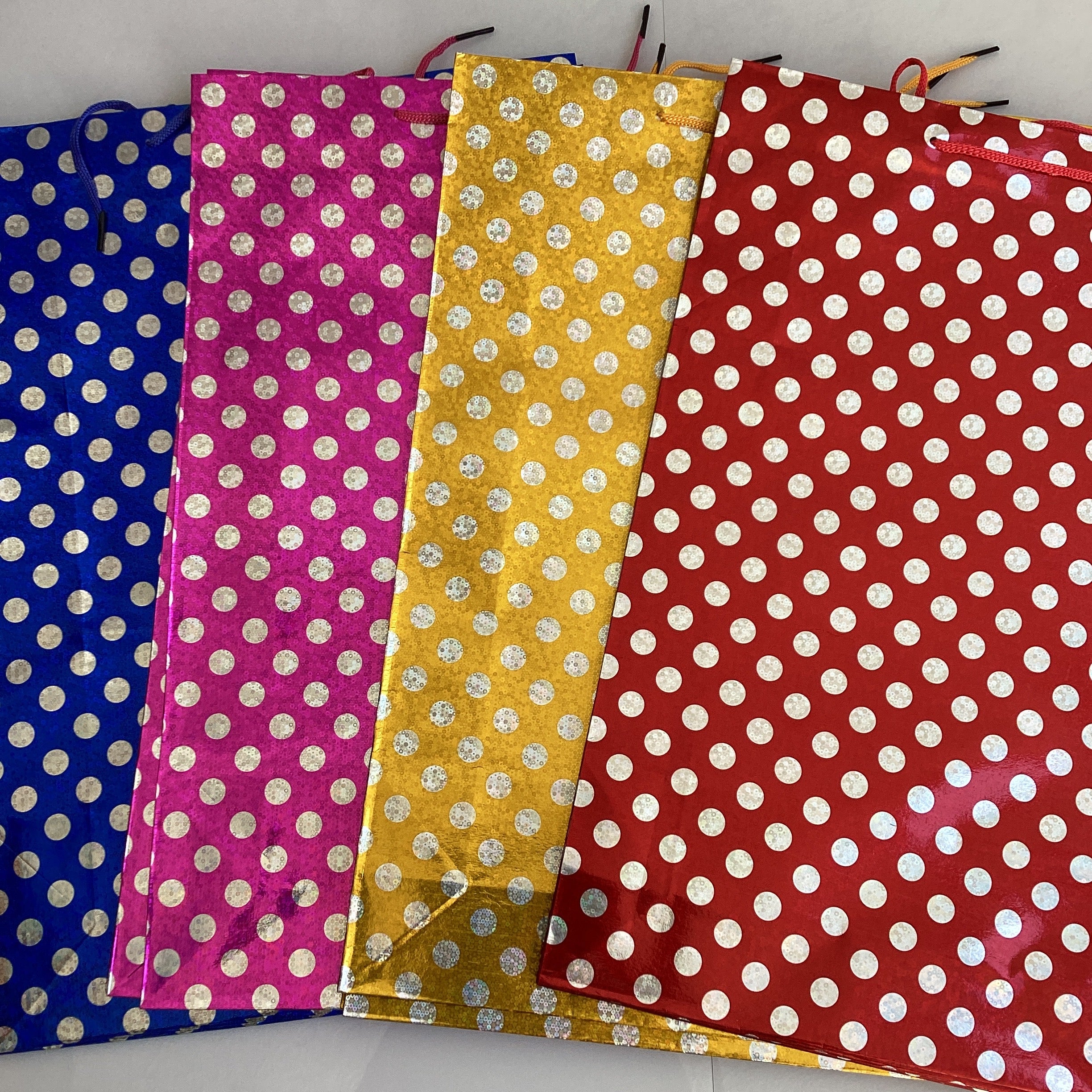 BOLSA DE REGALO JUMBO METÁLICA 45X32.5 CM SURTIDA EN COLORES Y DISEÑOS POR MAYOREO