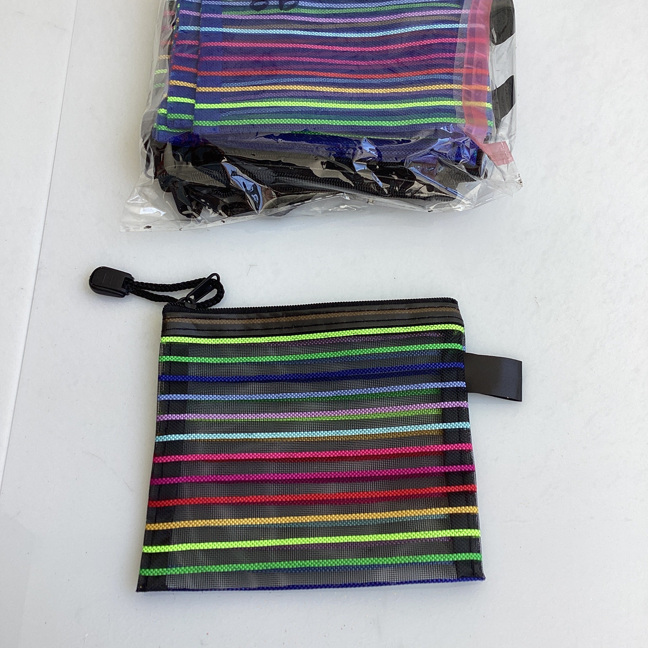 BOLSITA MULTIUSOS CON CIERRE 13.5 X 12 CM SURTIDA EN COLORES POR MAYOREO