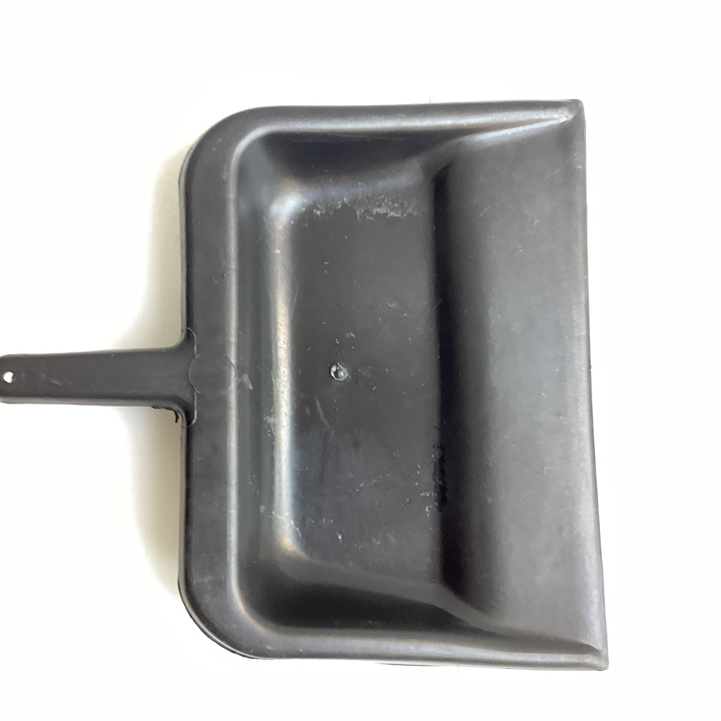 RECOGEDOR DE PLÁSTICO NEGRO 30 CM CON MANGO CORTO POR MAYOREO