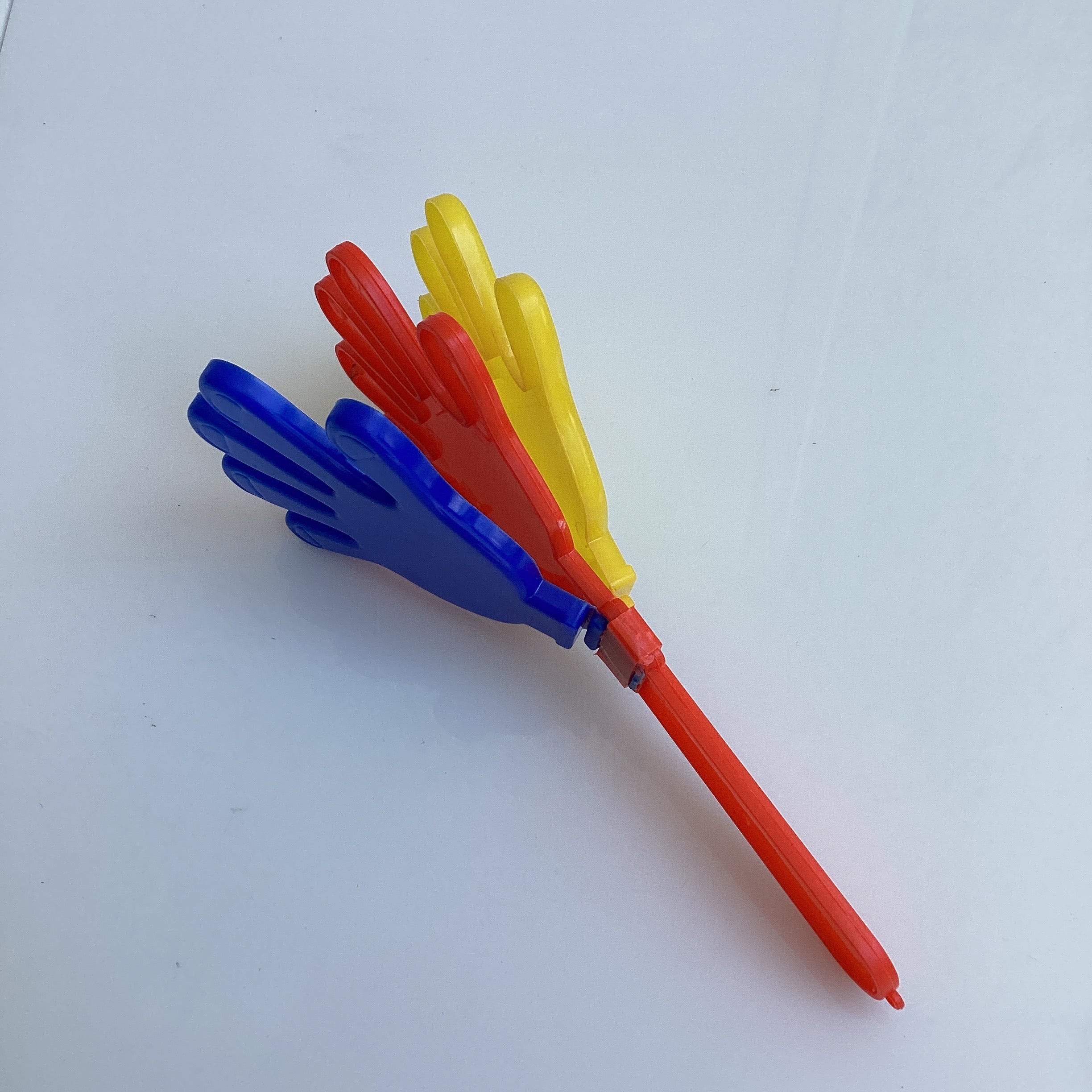 JUGUETE MANITA APLAUDIDORA SONAJA 19 EMBOLSADA INDIVIDUAL CM SURTIDA EN COLORES POR MAYOREO