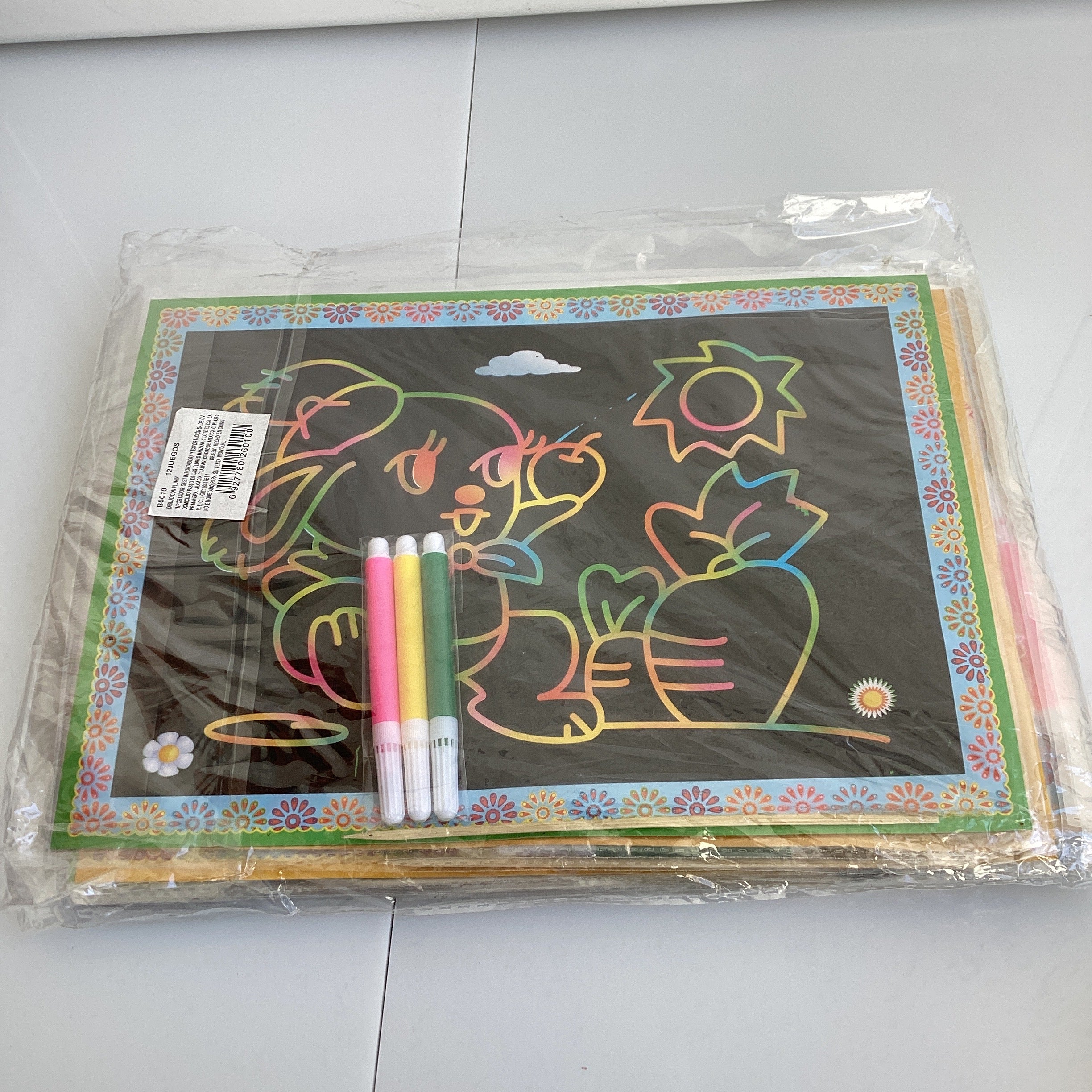 PIZARRÓN PARA DIBUJO CON PLUMINES SURTIDO EN DISEÑOS POR MAYOREO