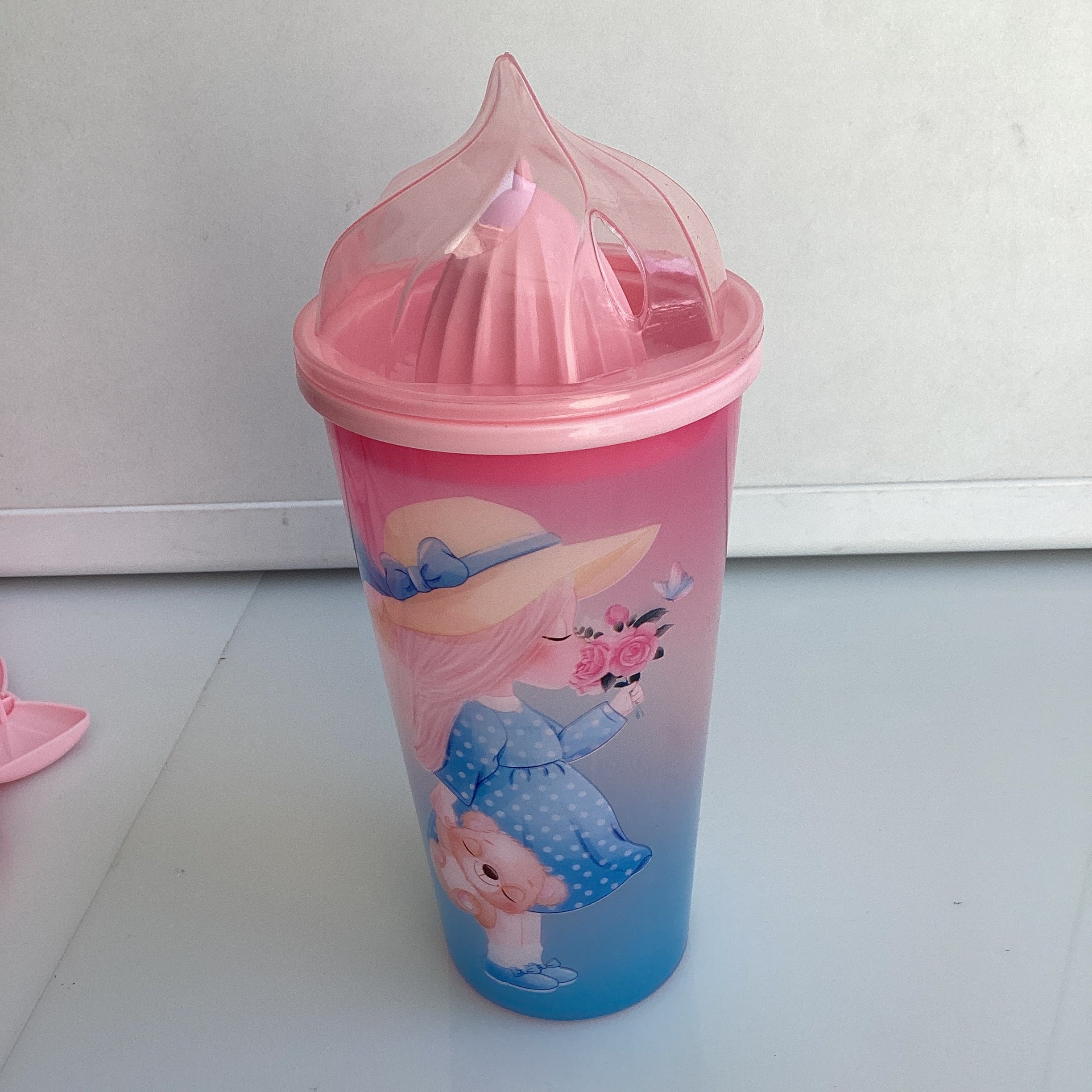 VASO DECORADO 15 CM ALTO 9 CM DIÁMETRO SURTIDO EN DISEÑOS POR MAYOREO
