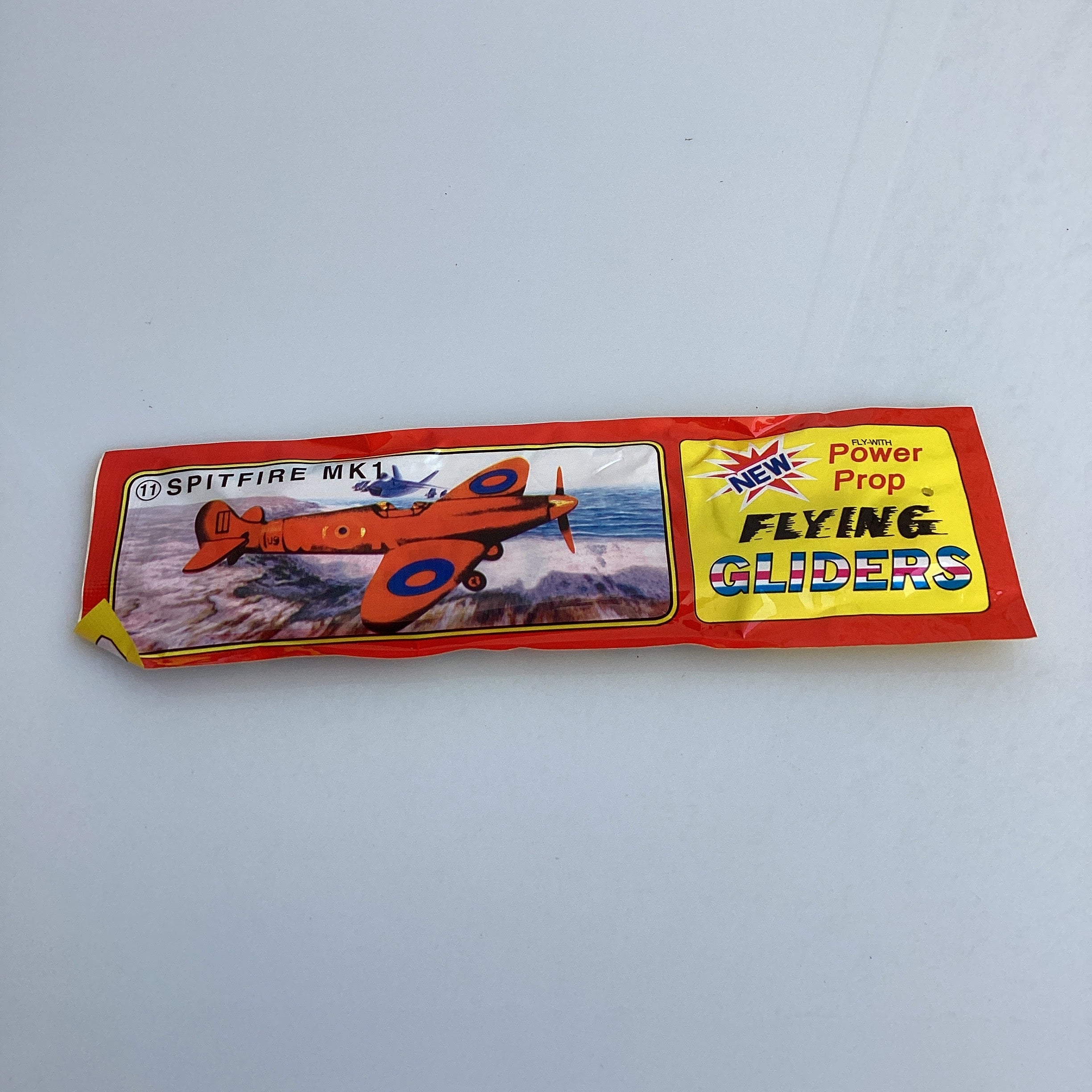 AVIÓN DE FOMY 22 CM SURTIDO EN DISEÑOS Y COLORES