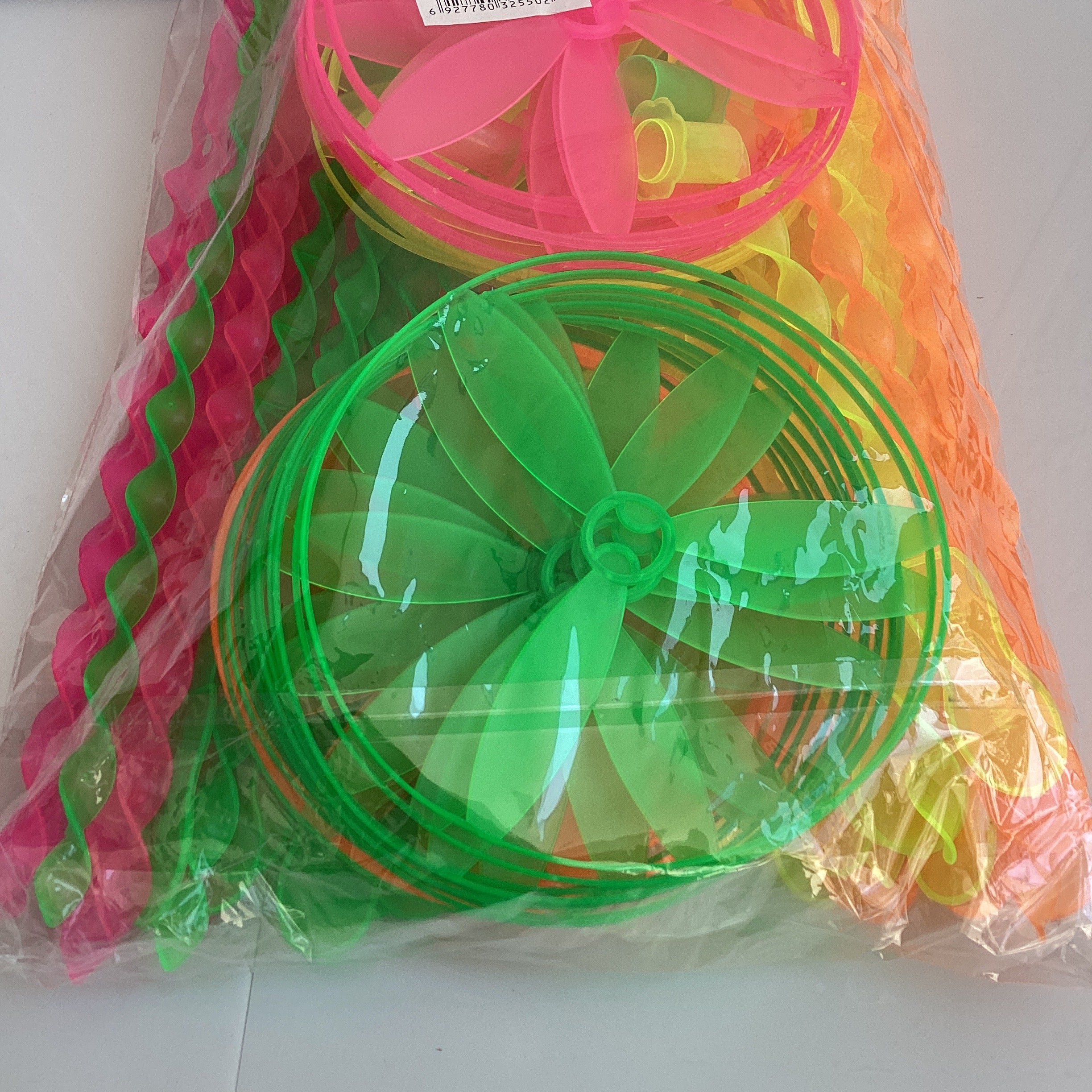 JUGUETE HÉLICE VOLADORA 16 CM SURTIDA EN COLORES POR MAYOREO