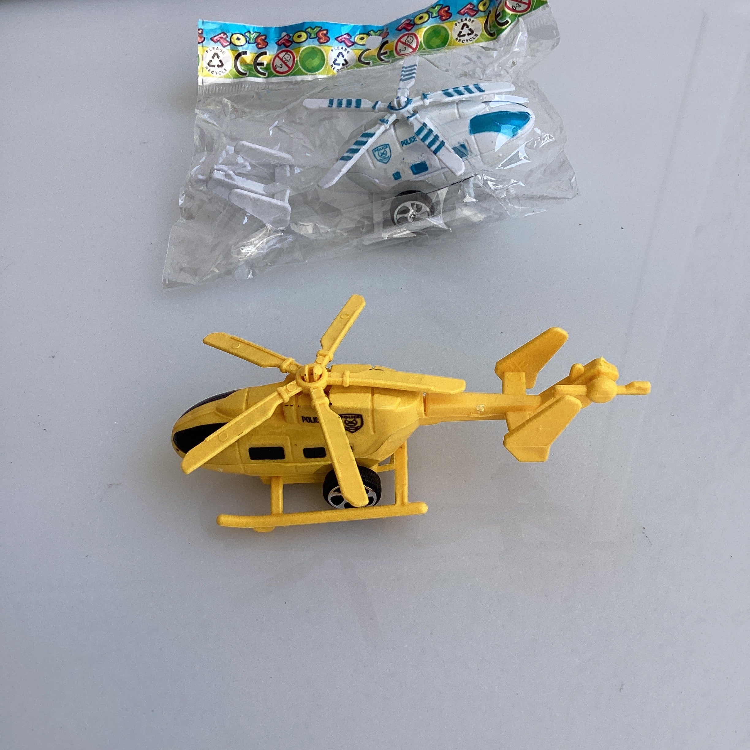 HELICOPTERO DE FRICCION EMBOLSADO INDIVIDUAL 11.5 CM SURTIDO EN COLORES POR MAYOREO