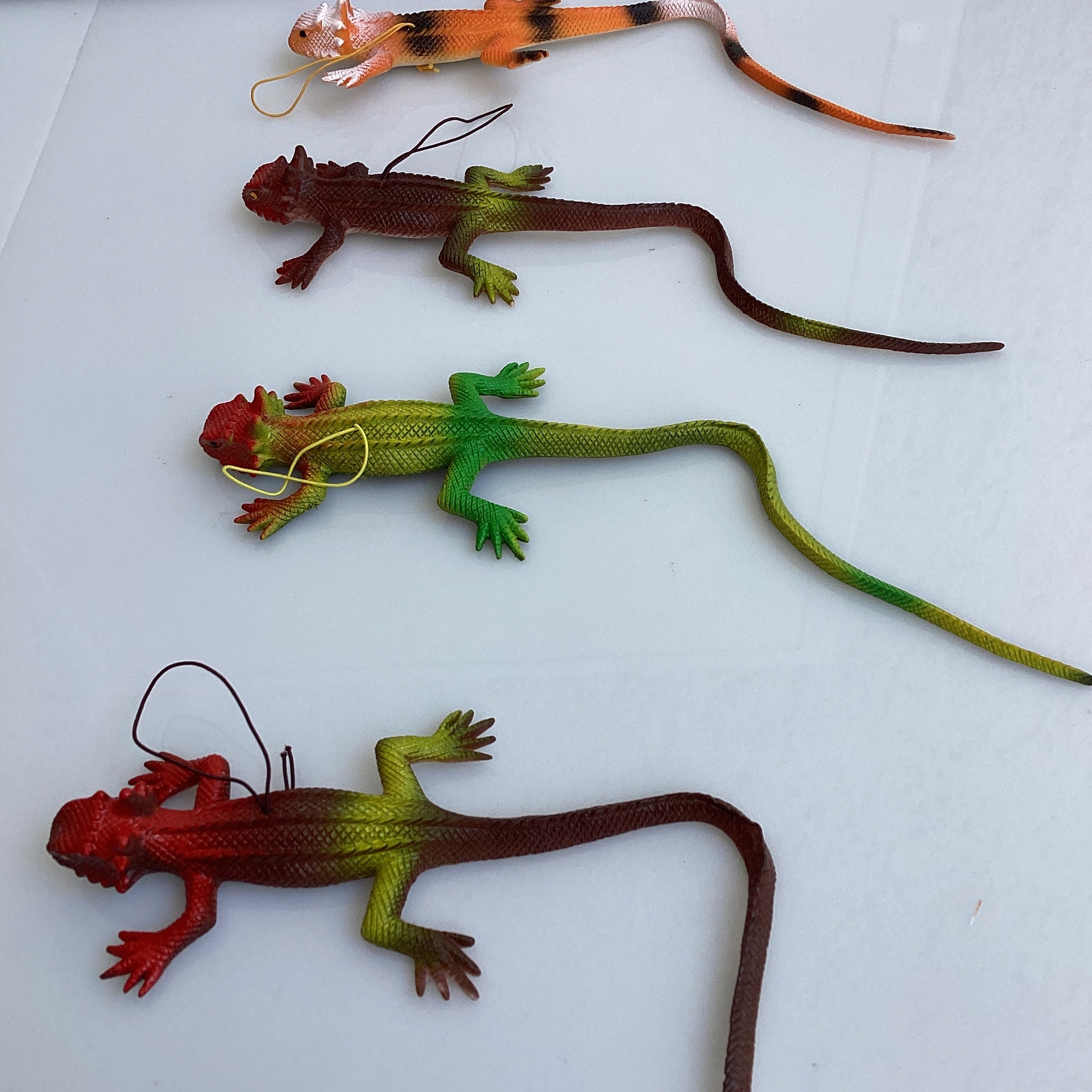 IGUANA 27 CM SURTIDA EN COLORES POR MAYOREO