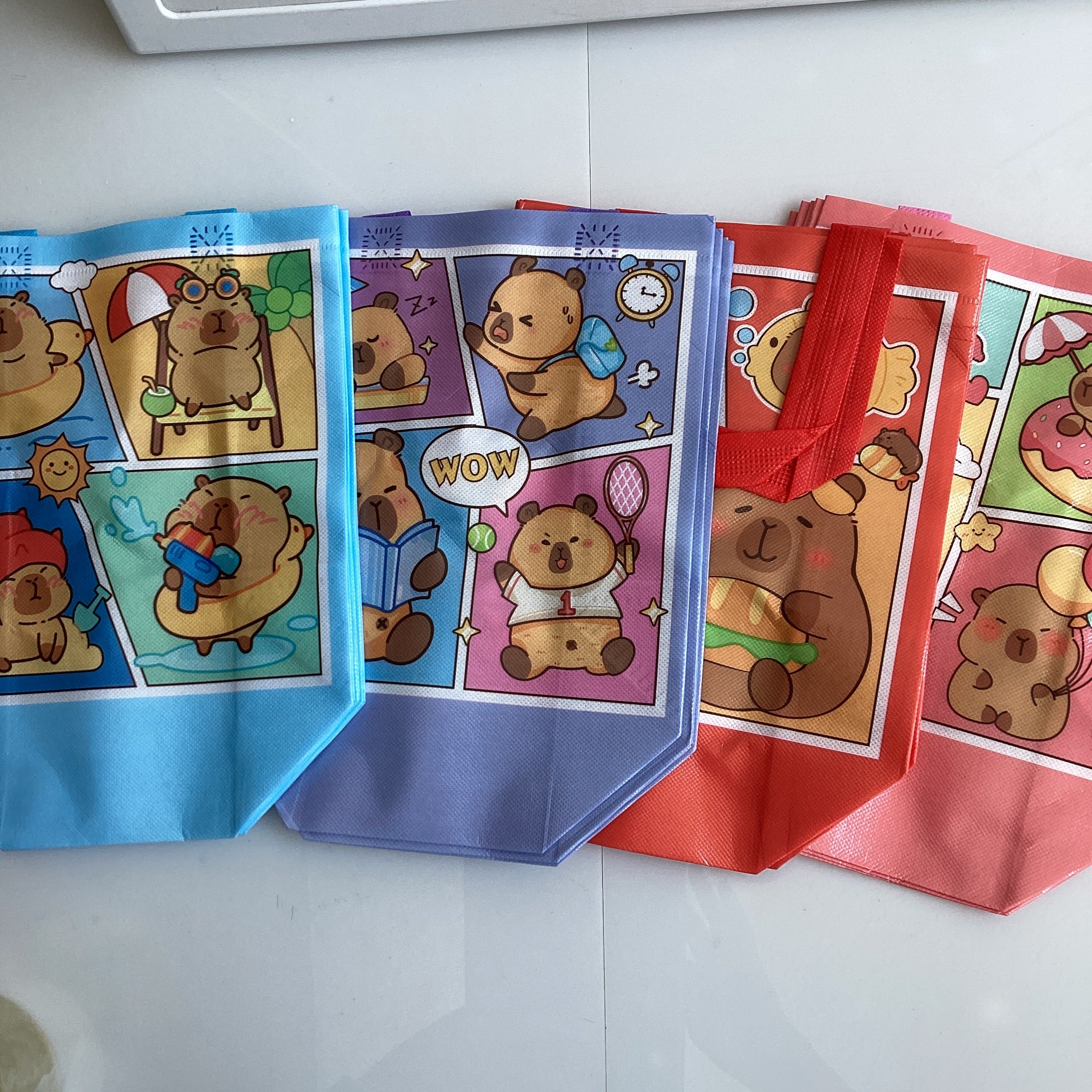 BOLSA DE POLIPROPILENO ESTAMPADO 29X22 CM SURTIDO EN 4 DISEÑOS Y COLORES POR MAYOREO