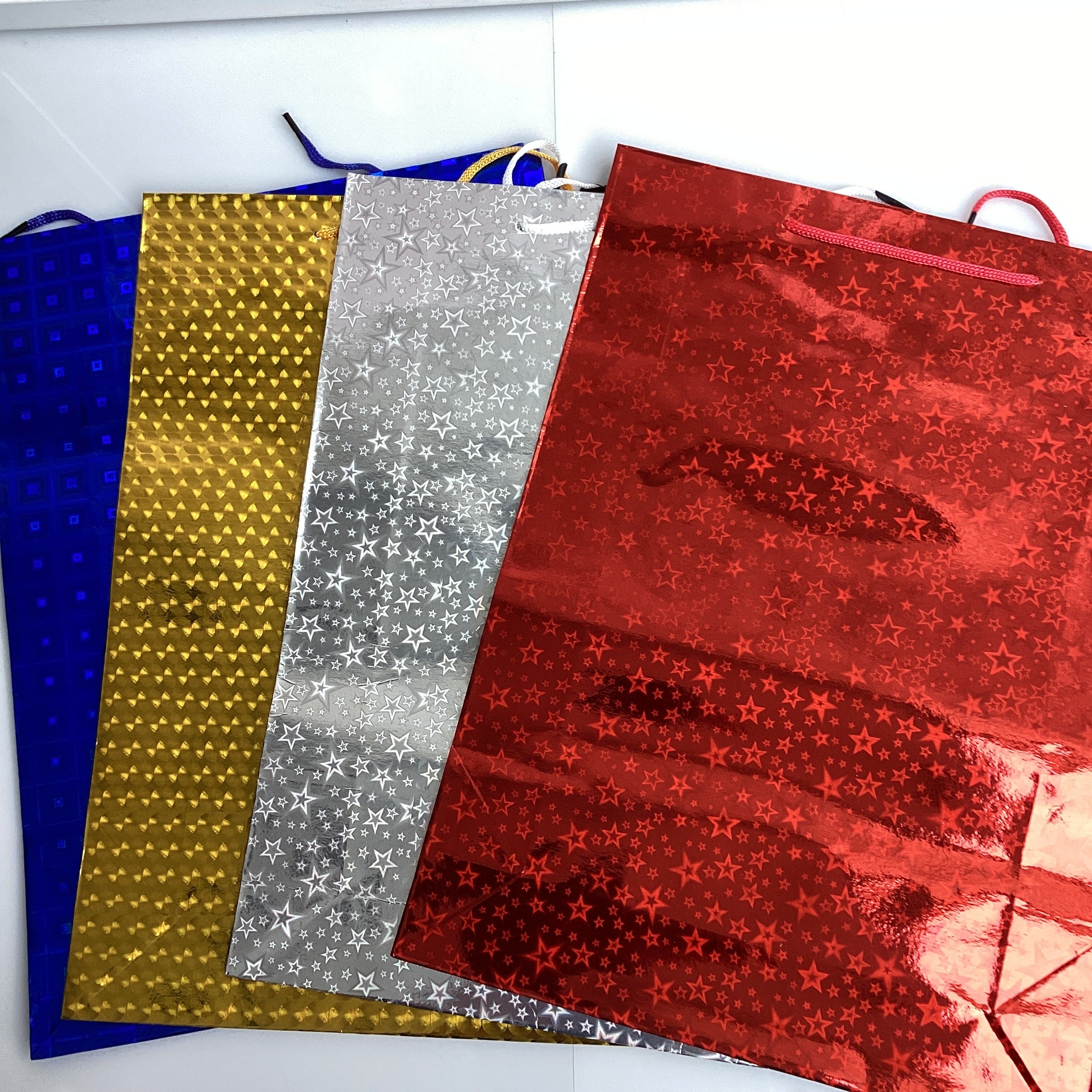 BOLSA DE REGALO JUMBO 38X29 CM METÁLICA SURTIDA POR MAYOREO