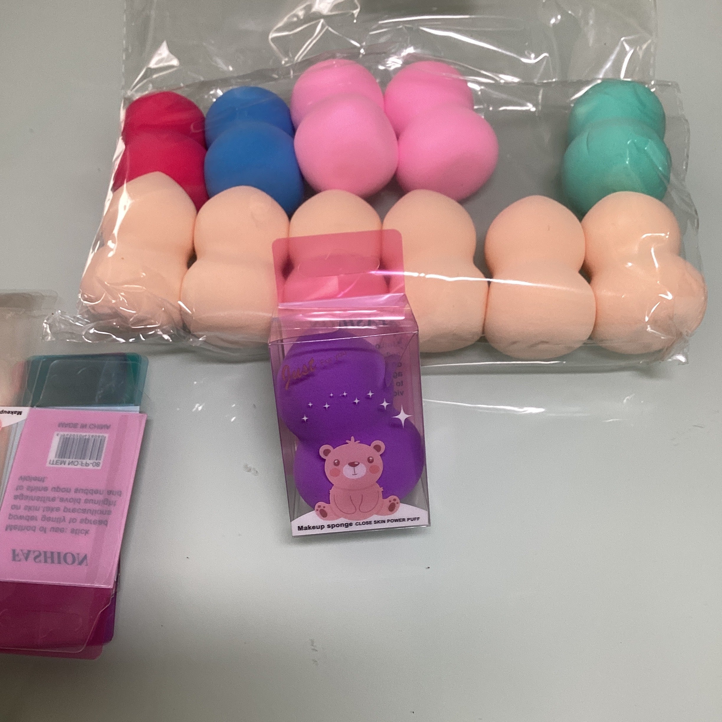 ESPONJA PARA MAQUILLAJE EN CAJITA INDIVIDUAL SURTIDA EN COLORES POR MAYOREO