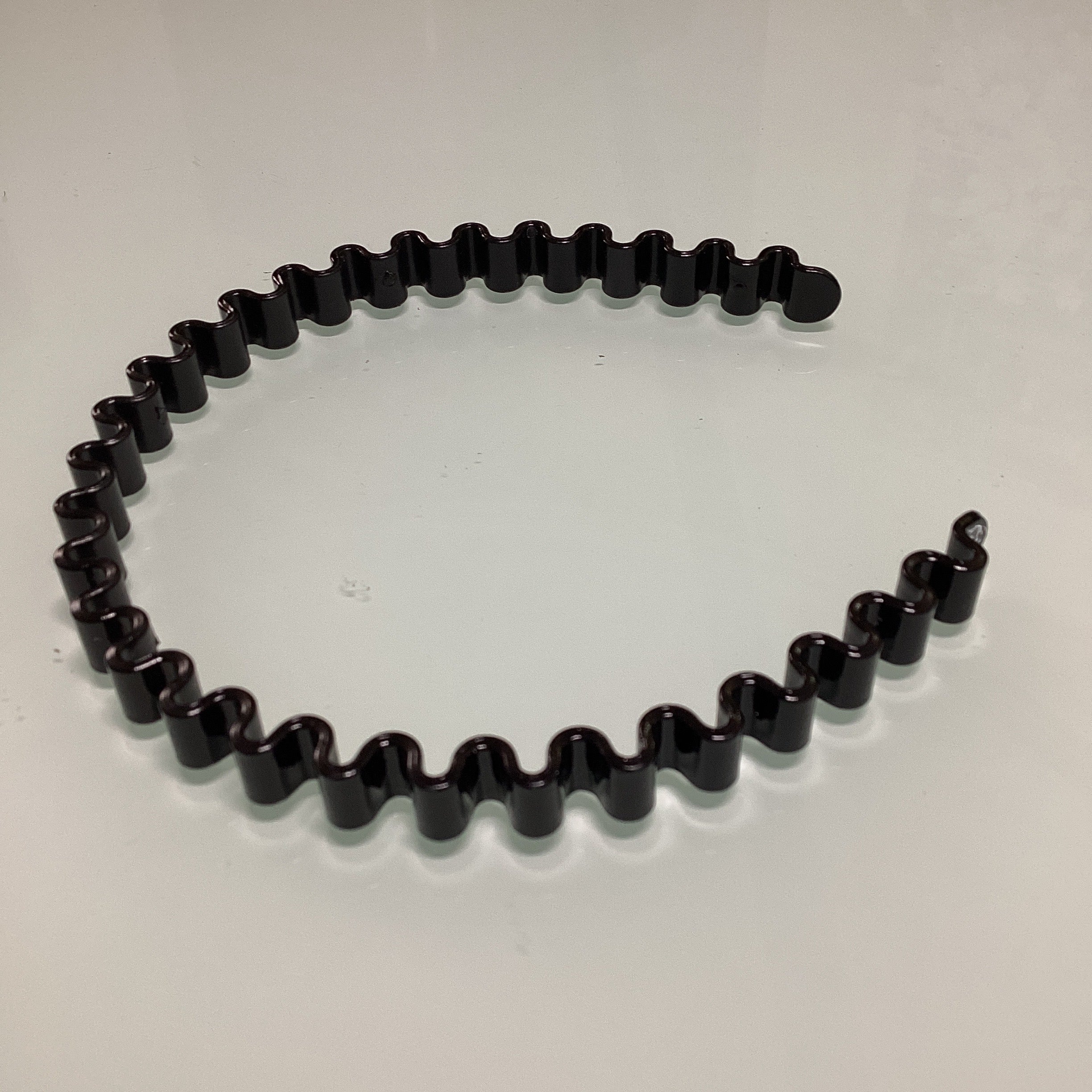 DIADEMA NEGRA FORMAS CURVAS PARA MEJOR AGARRE POR MAYOREO