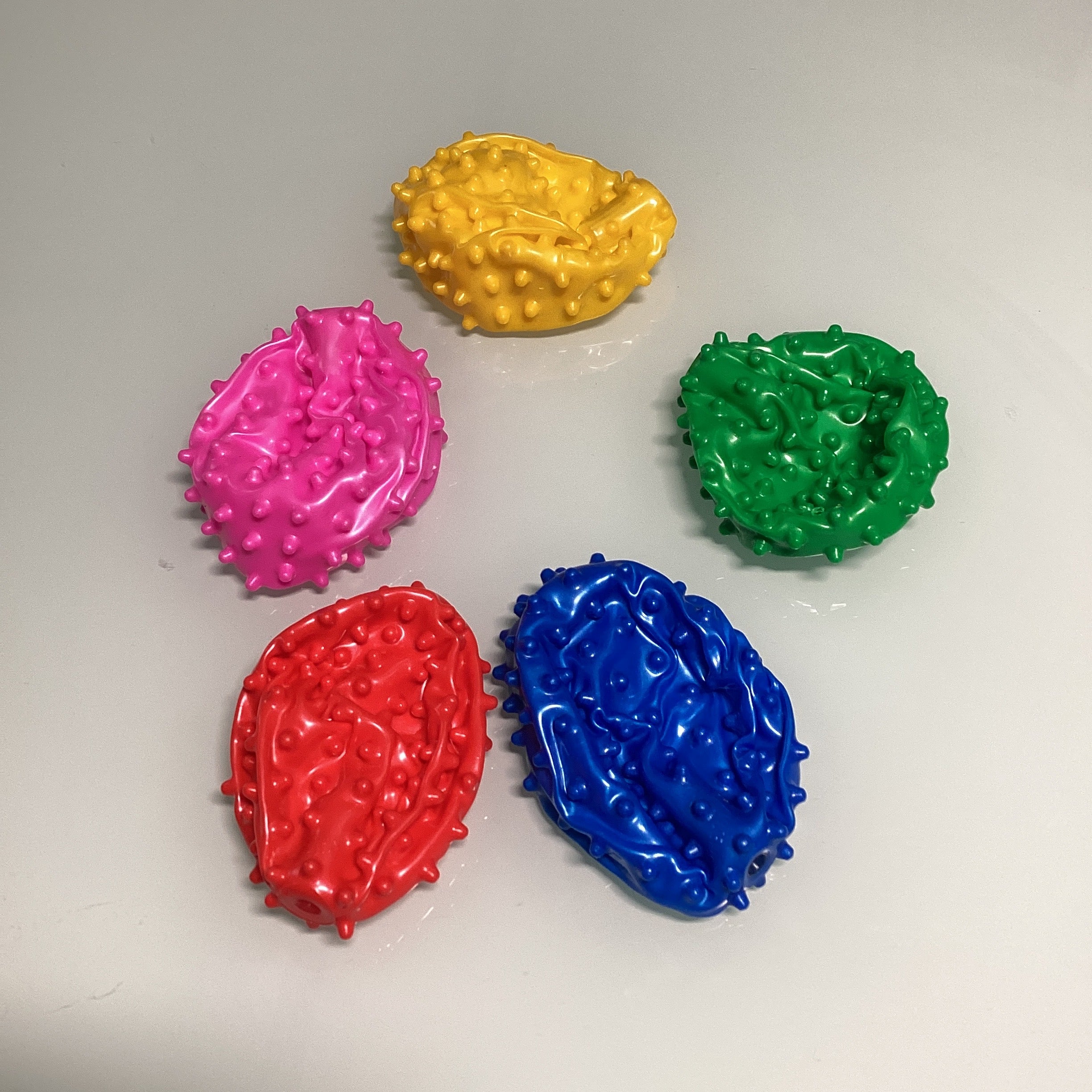 PELOTA DE PICOS 8 CM DIÁMETRO SURTIDA EN COLORES POR MAYOREO
