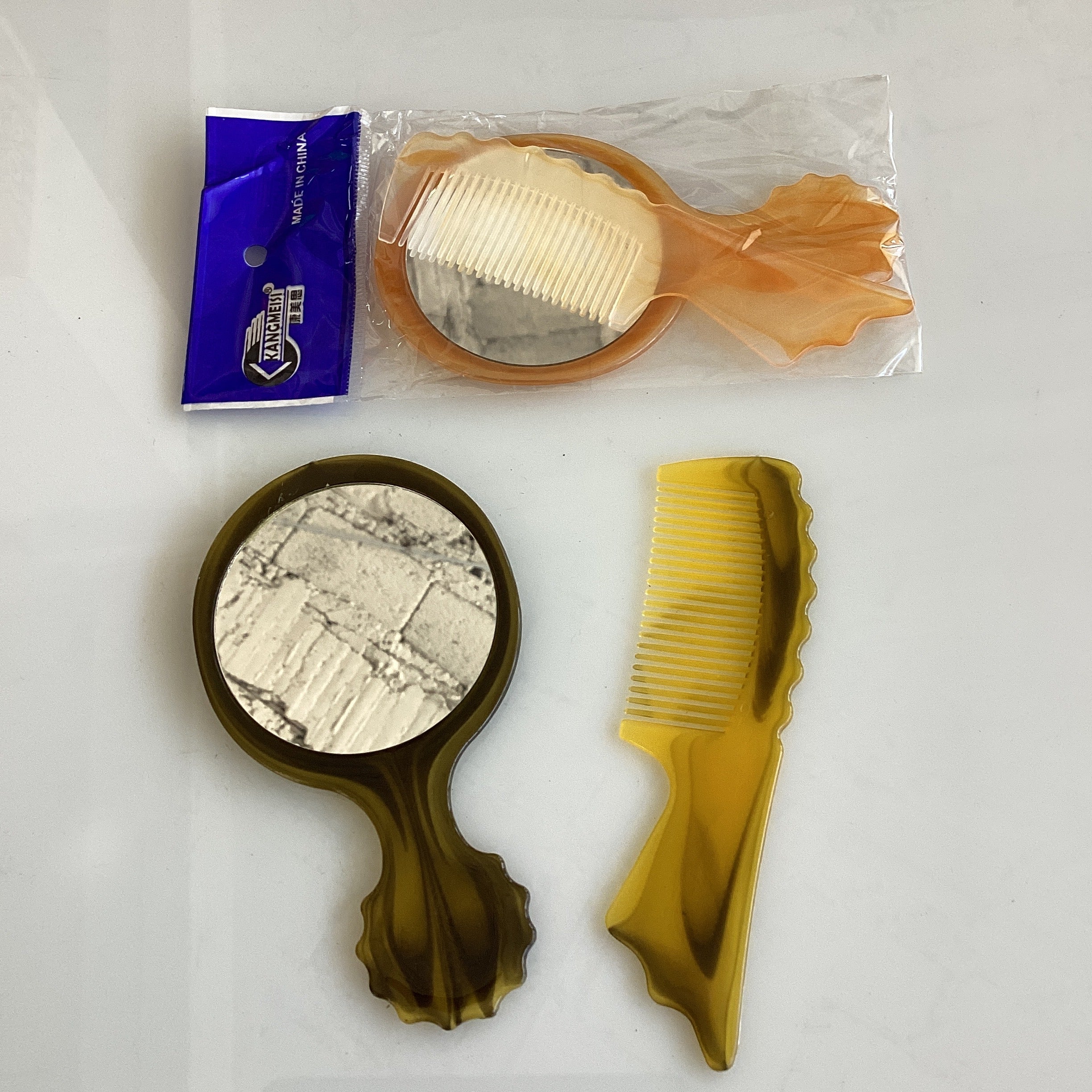 JUEGO DE ESPEJO Y PEINE DE 13 CM AMBOS SURTIDO EN COLORES POR MAYOREO