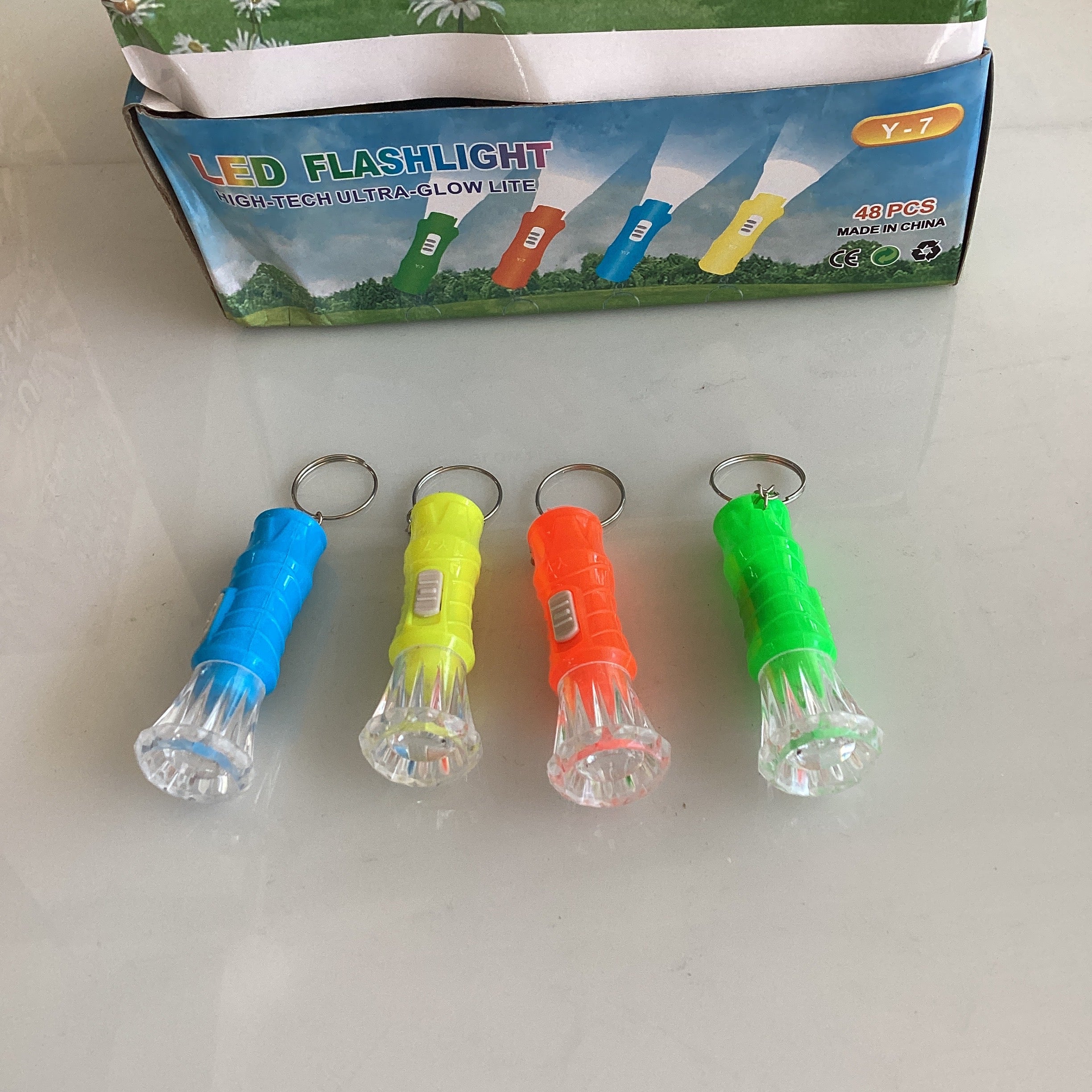 LÁMPARA TIPO LLAVERO 6.5 CM SURTIDO EN COLORES POR MAYOREO
