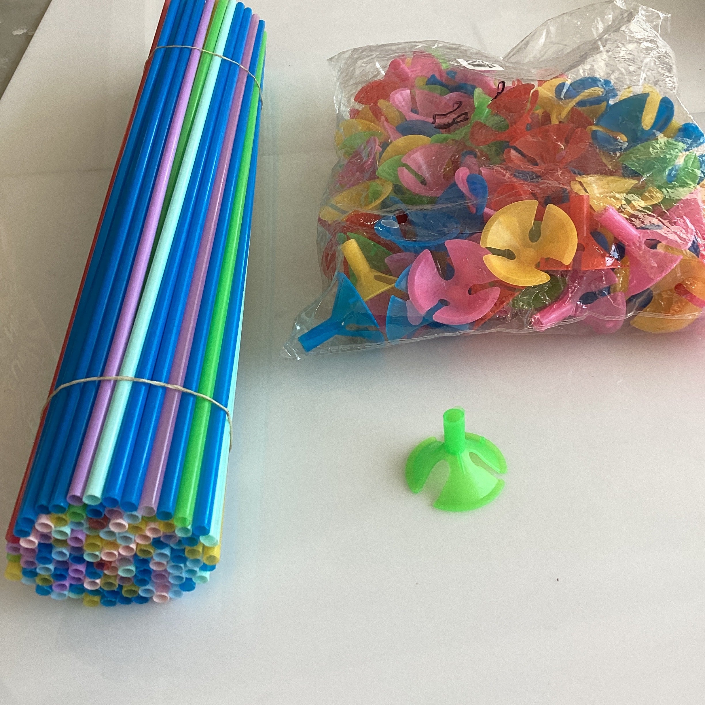PORTAGLOBOS CON POPOTE 43 CM SURTIDO EN COLORES POR MAYOREO