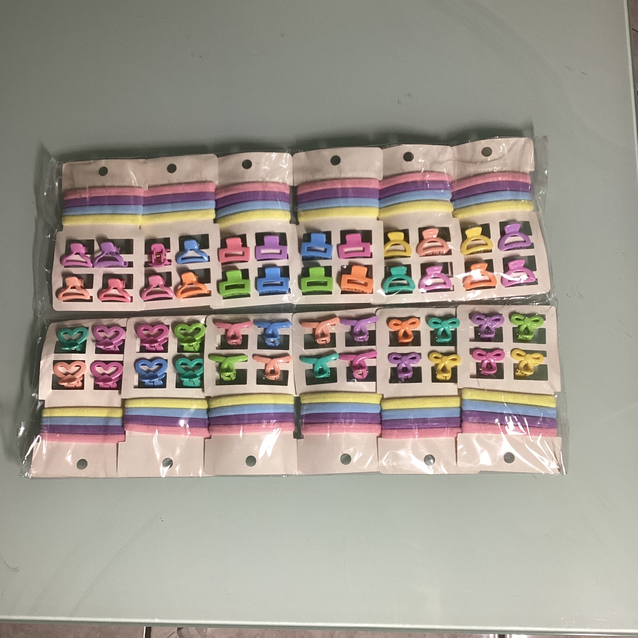 SET DE 4 LIGAS Y 4 PINZAS EN BLISTER SURTIDO EN COLORES POR MAYOREO