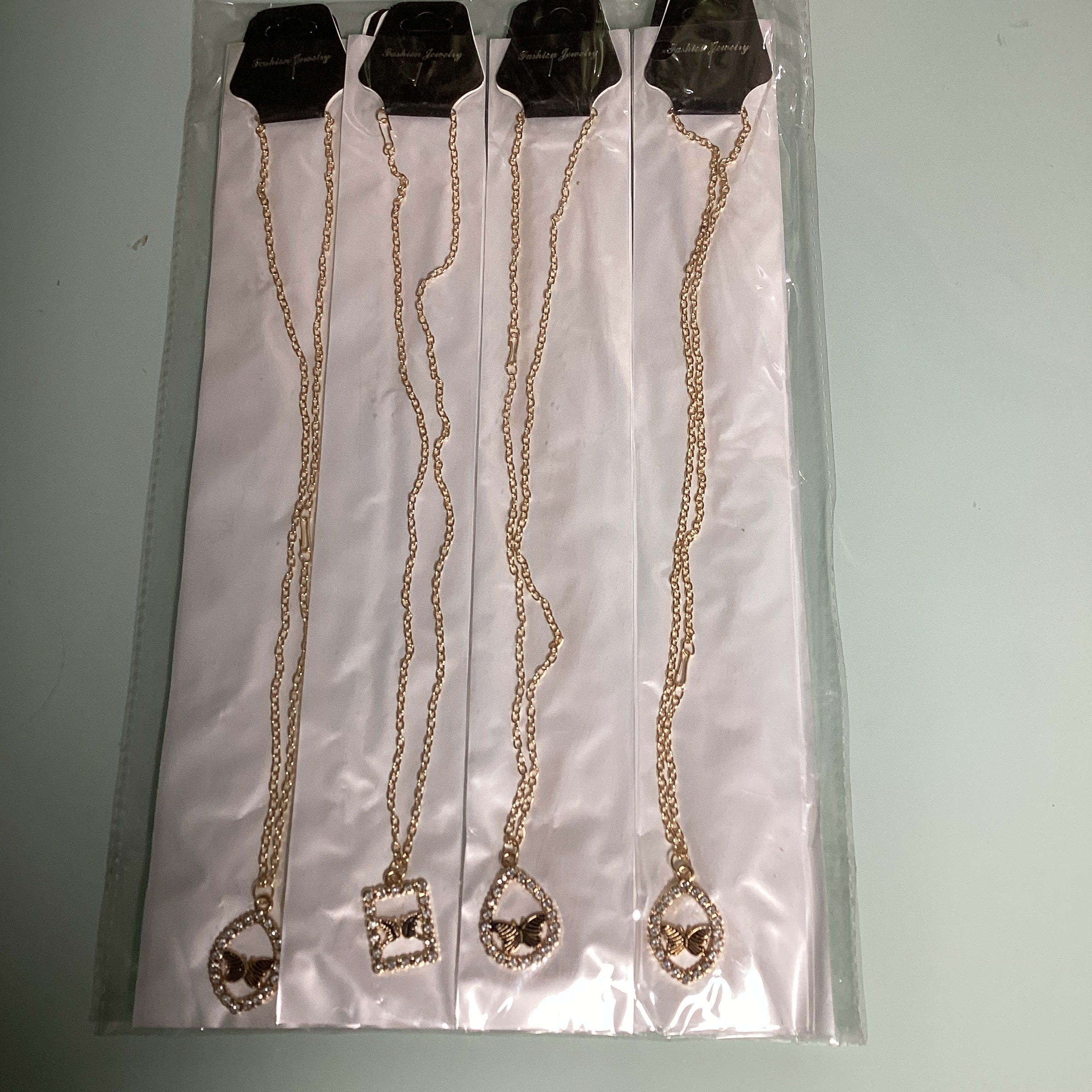 COLLAR DORADO CON DIJE PEDRERIA MARIPOSAS POR MAYOREO