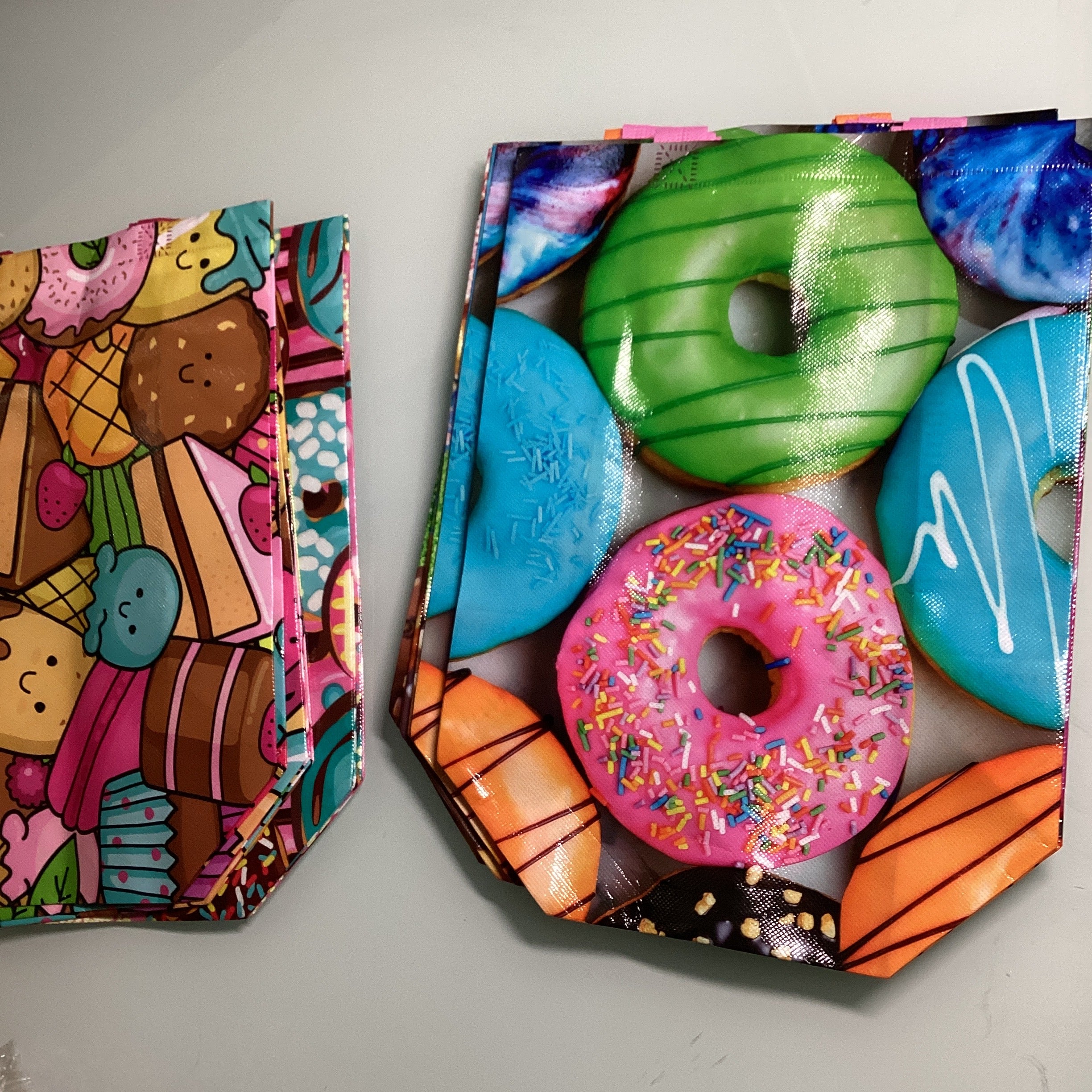 BOLSA DE POLIPROPILENO ESTAMPADA CON DISEÑOS SURTIDOS 35 X26 CM POR MAYOREO