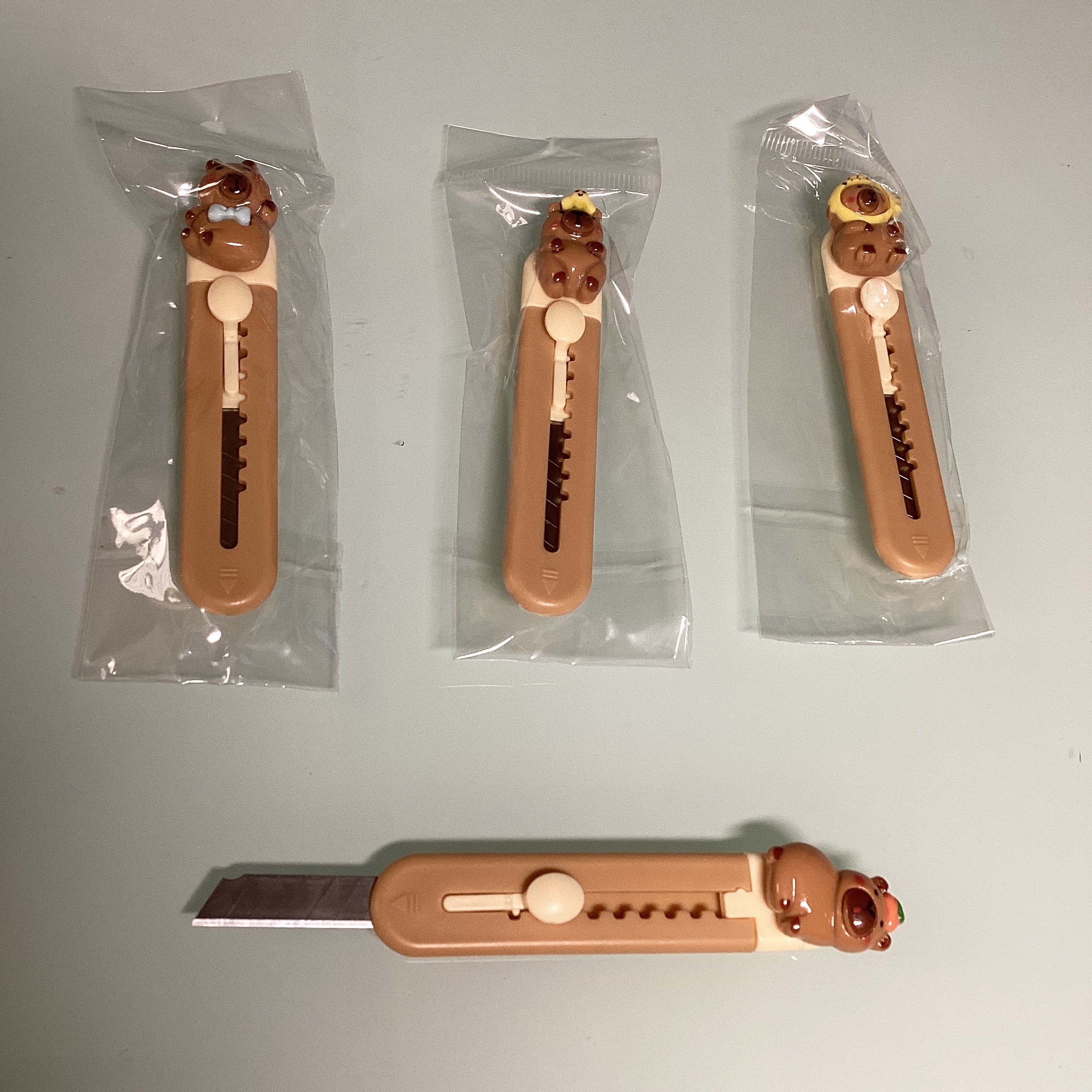 CUTTER CHICO CAPIBARAS 10X2 CM POR SURTIDO EN DISEÑOS POR MAYOREO