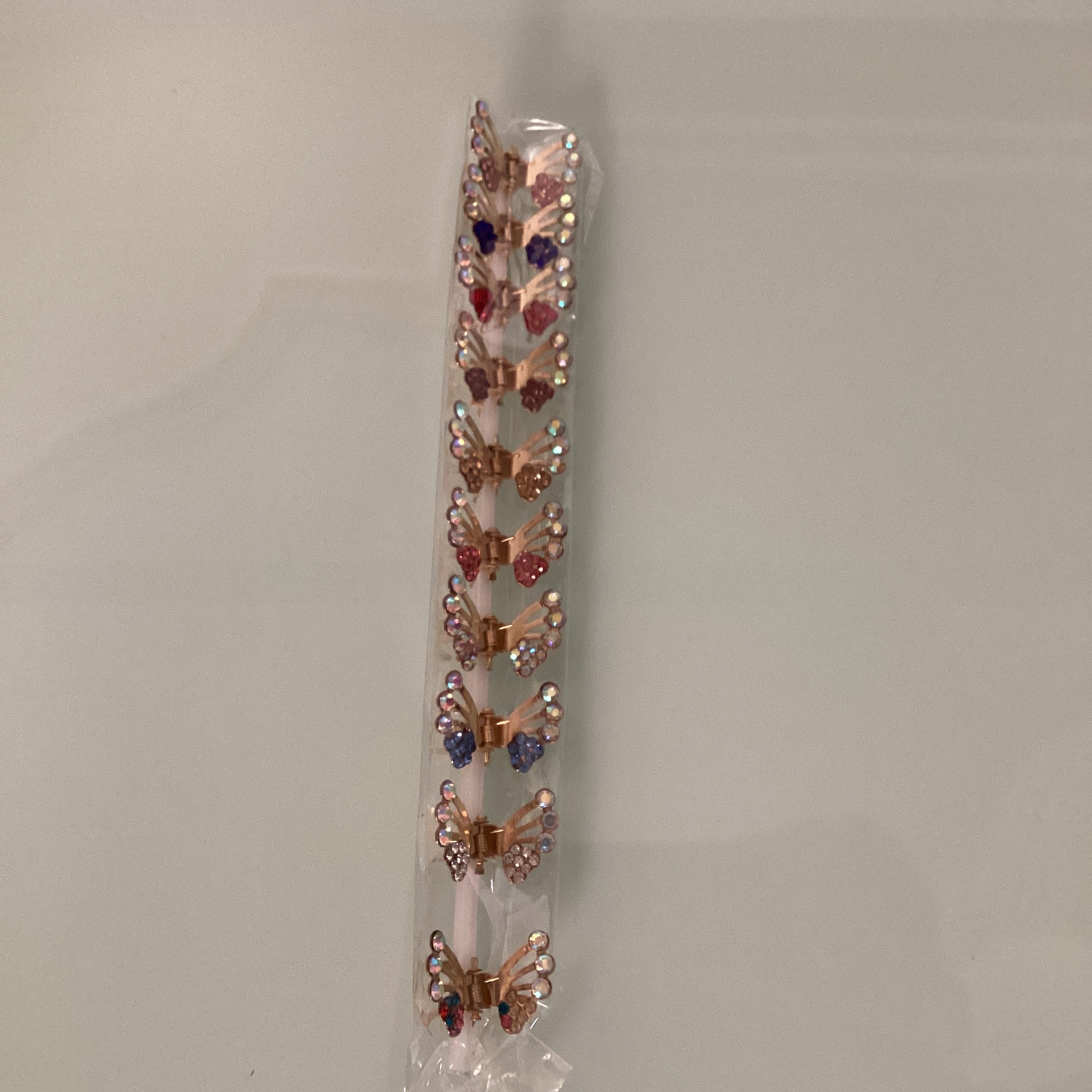 PINZA MINI METÁLICA DECORADA MARIPOSAS SURTIDA EN COLORES POR MAYOREO