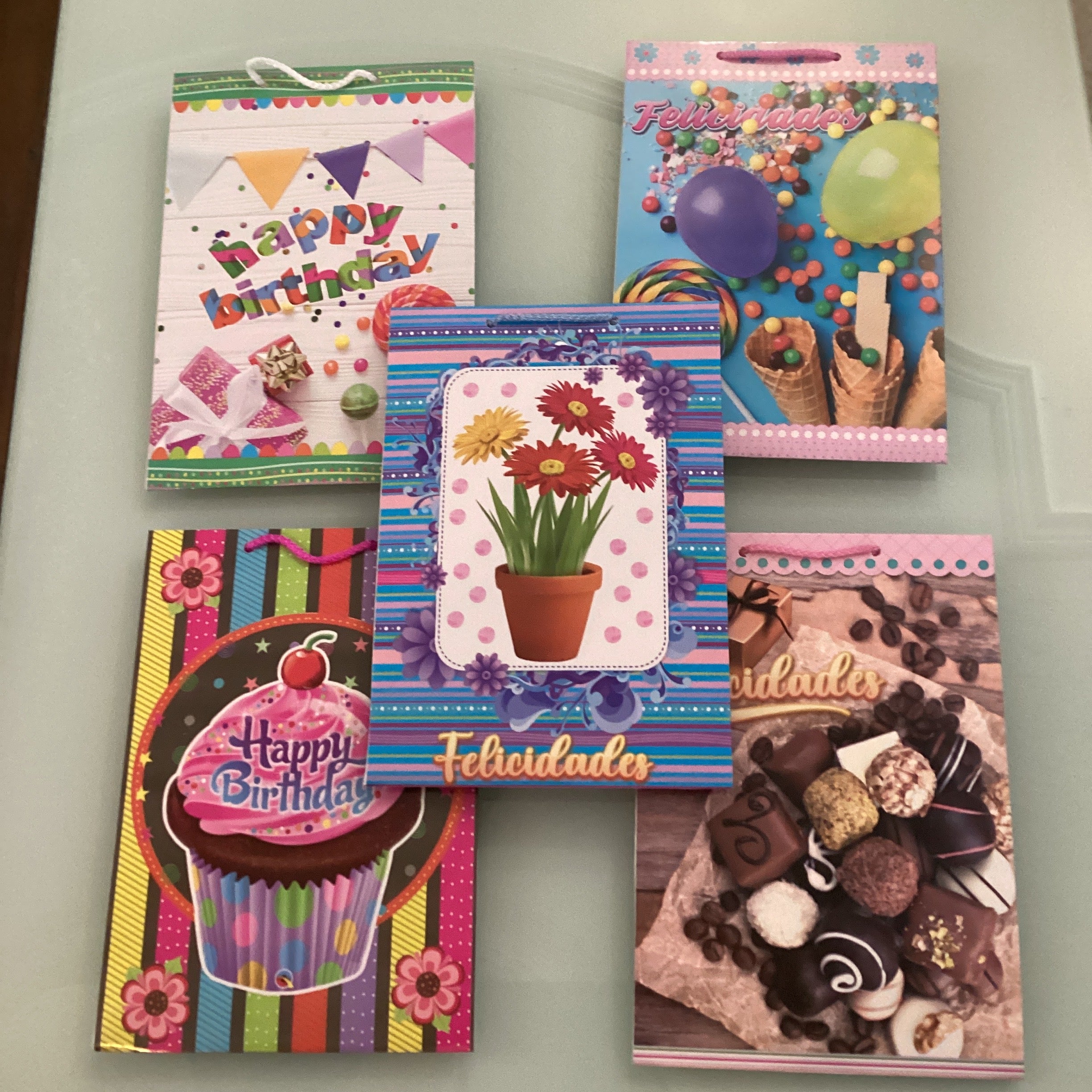 BOLSA DE REGALO EN PAPEL SULFATADO 28X19 CM SURTIDO EN DISEÑOS DE DAMA POR MAYOREO