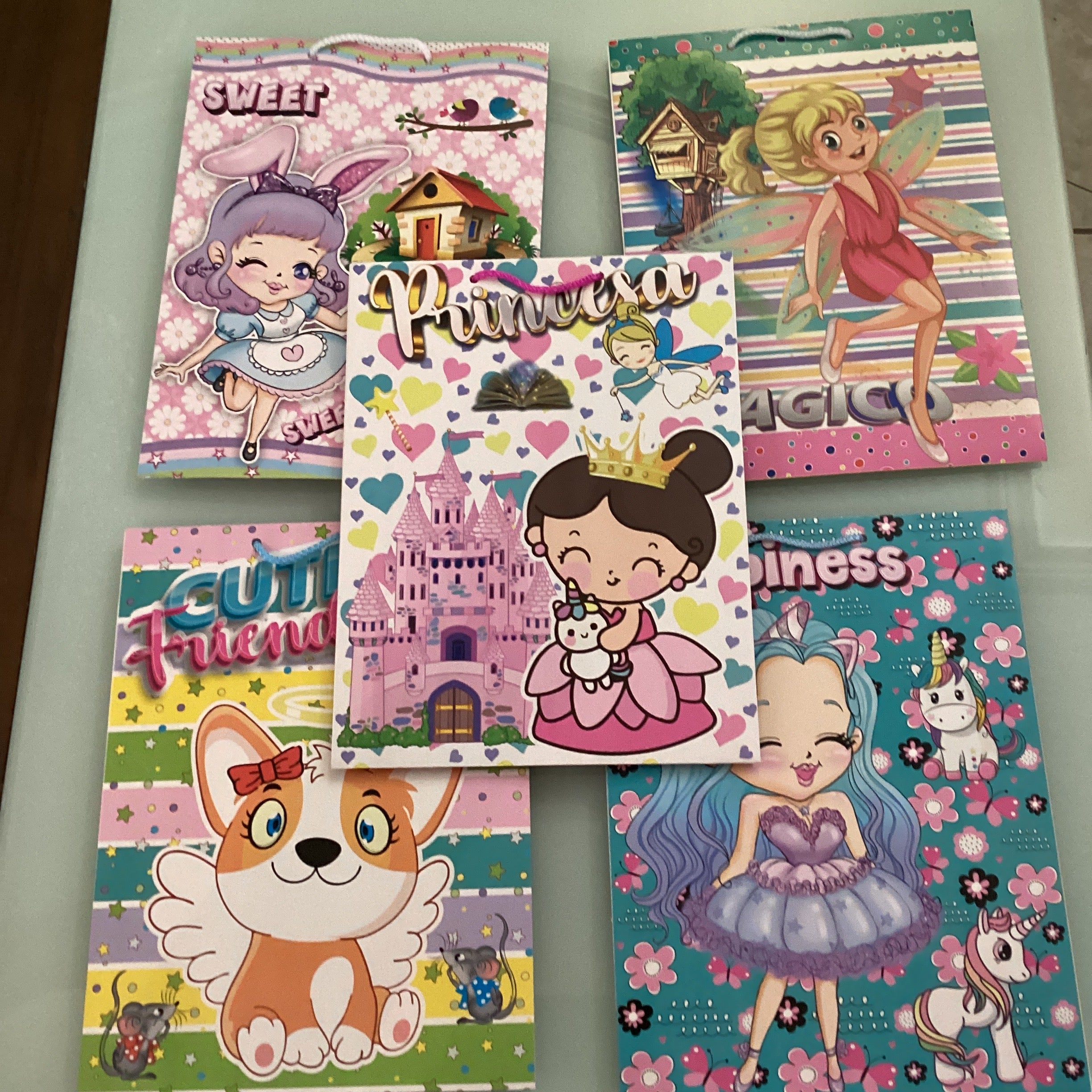 BOLSA DE REGALO GRANDE DE  PAPEL SULFATADO 32.5X25 CM SURTIDO EN DISEÑOS DE NIÑA POR MAYOREO