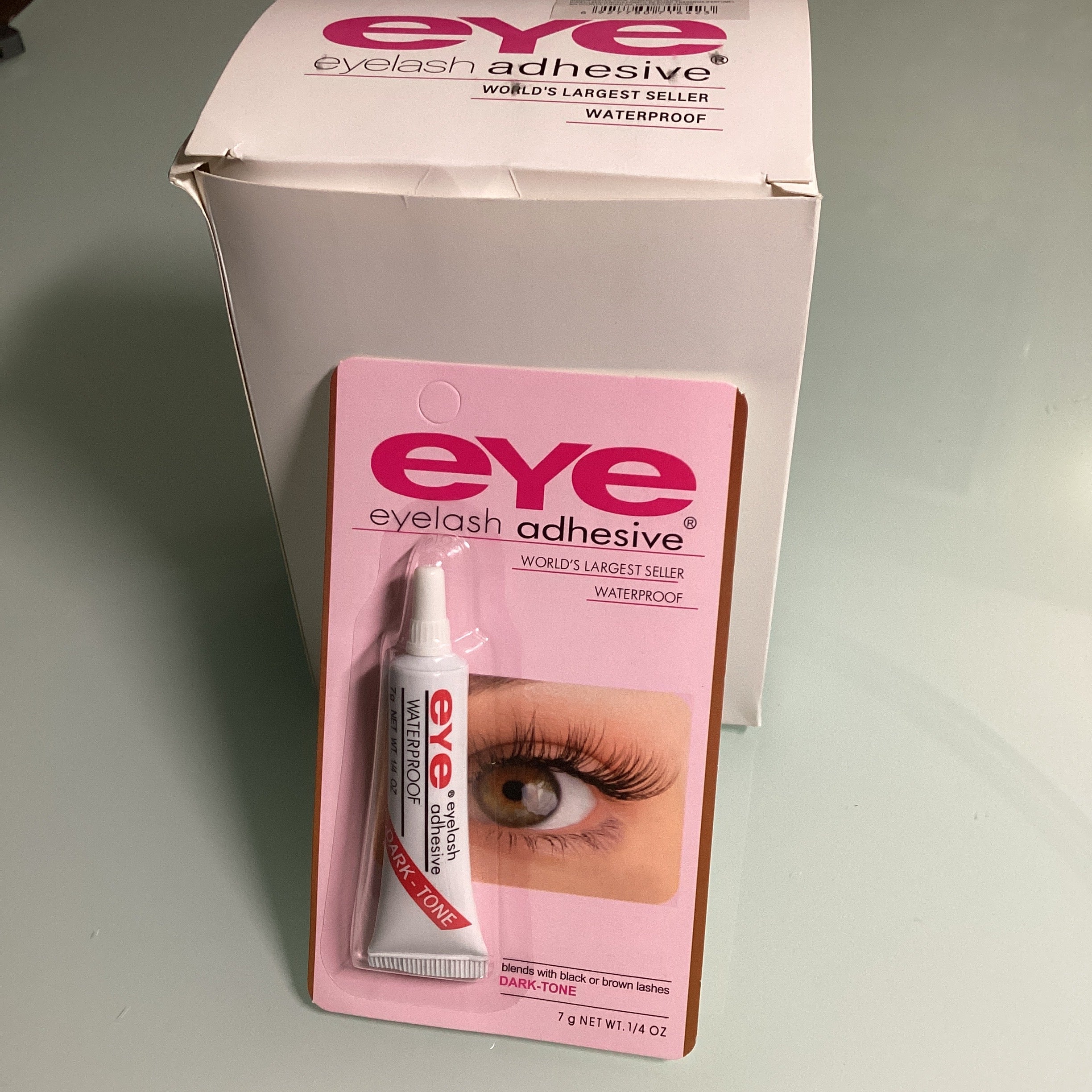 PEGAMENTO PARA PESTAÑAS POSTIZAS MARCA EYE A PRUEBA DE AGUA TUBO CON 7 GR.EN ESTUCHE INDIVIDUAL POR MAYOREO