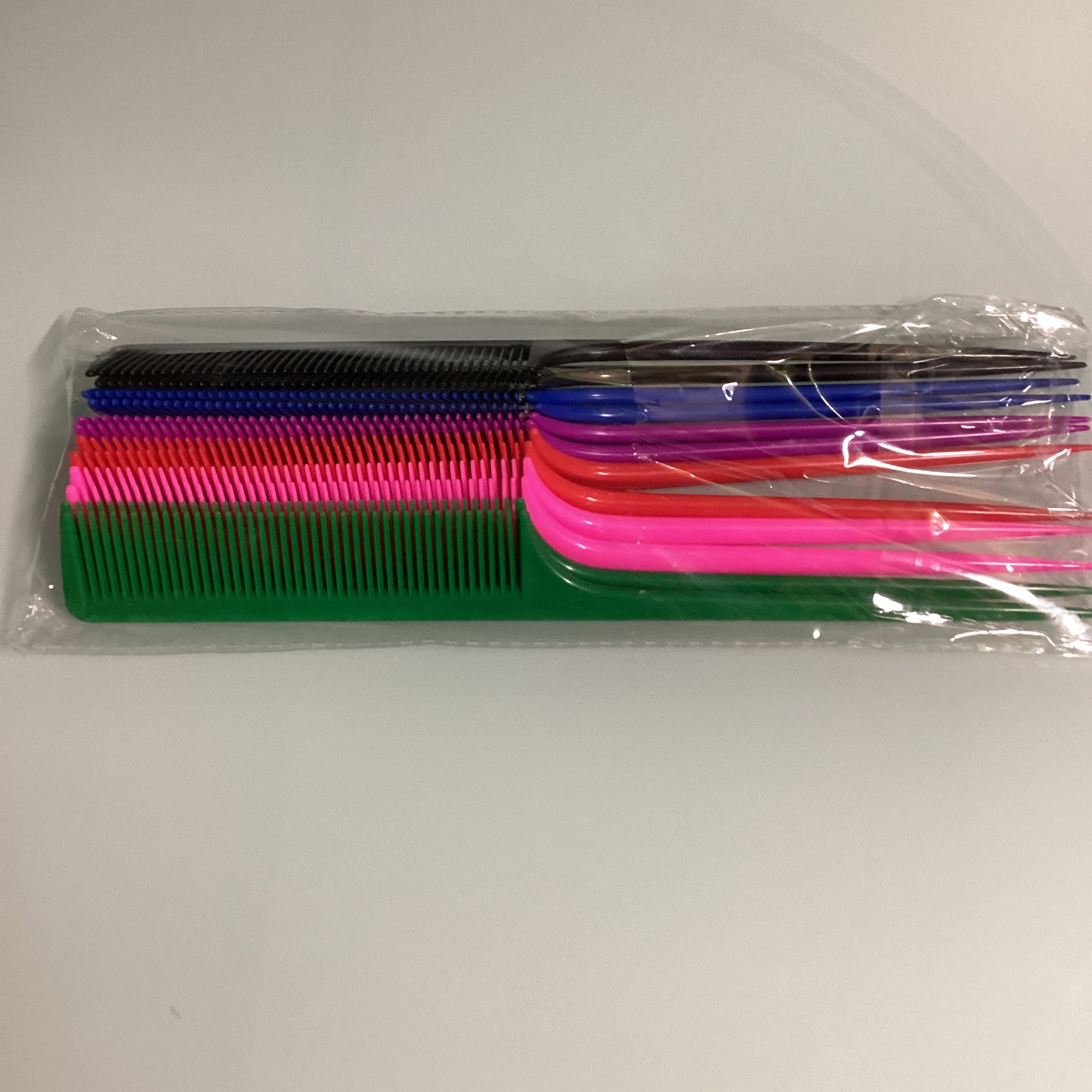 PEINE DE PLASTICO 21.5 CM COLA DE RATA SURTIDO EN COLORES POR MAYOREO