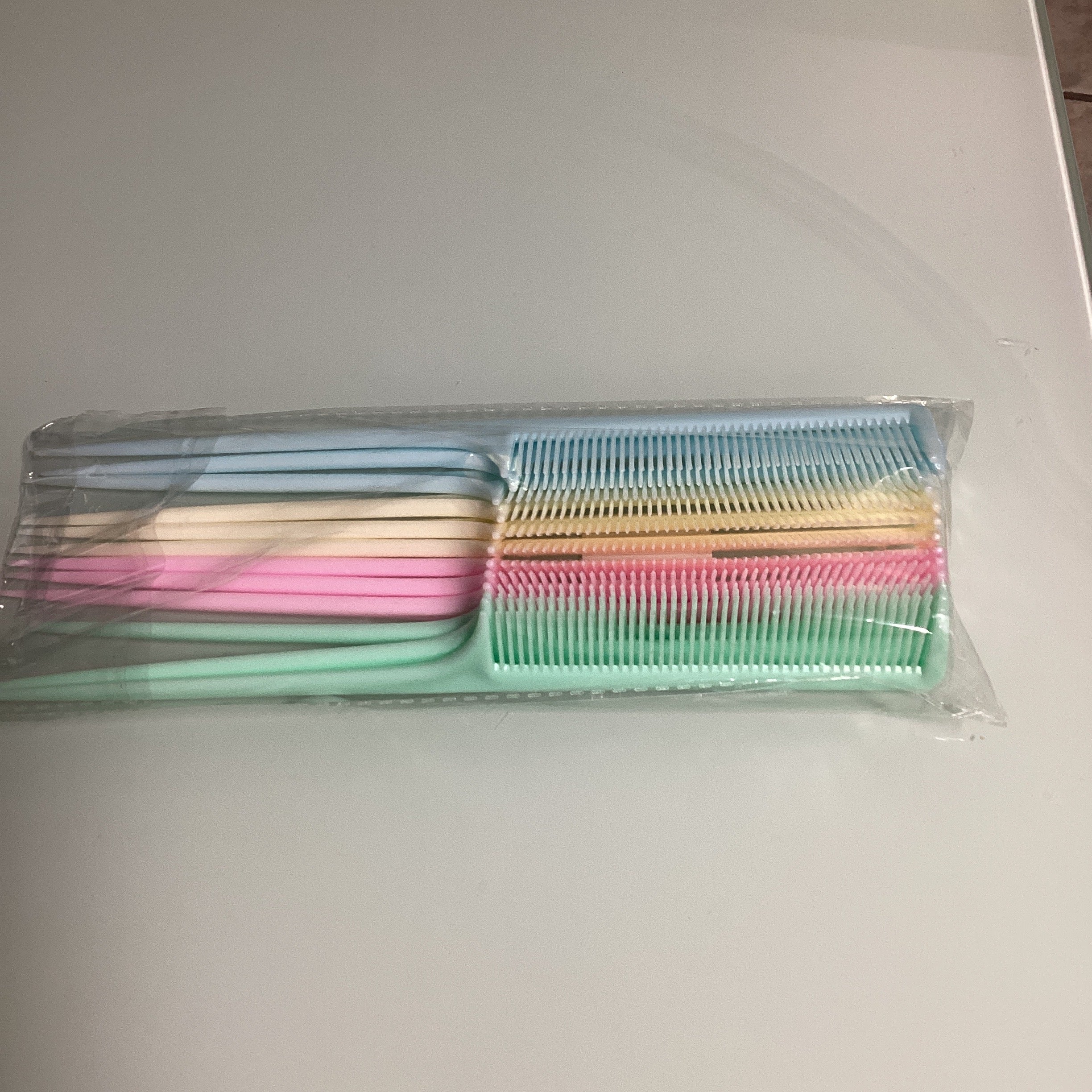 PEINE DE PLASTICO 21.5 CM COLA DE RATA SURTIDO EN COLORES PASTEL POR MAYOREO