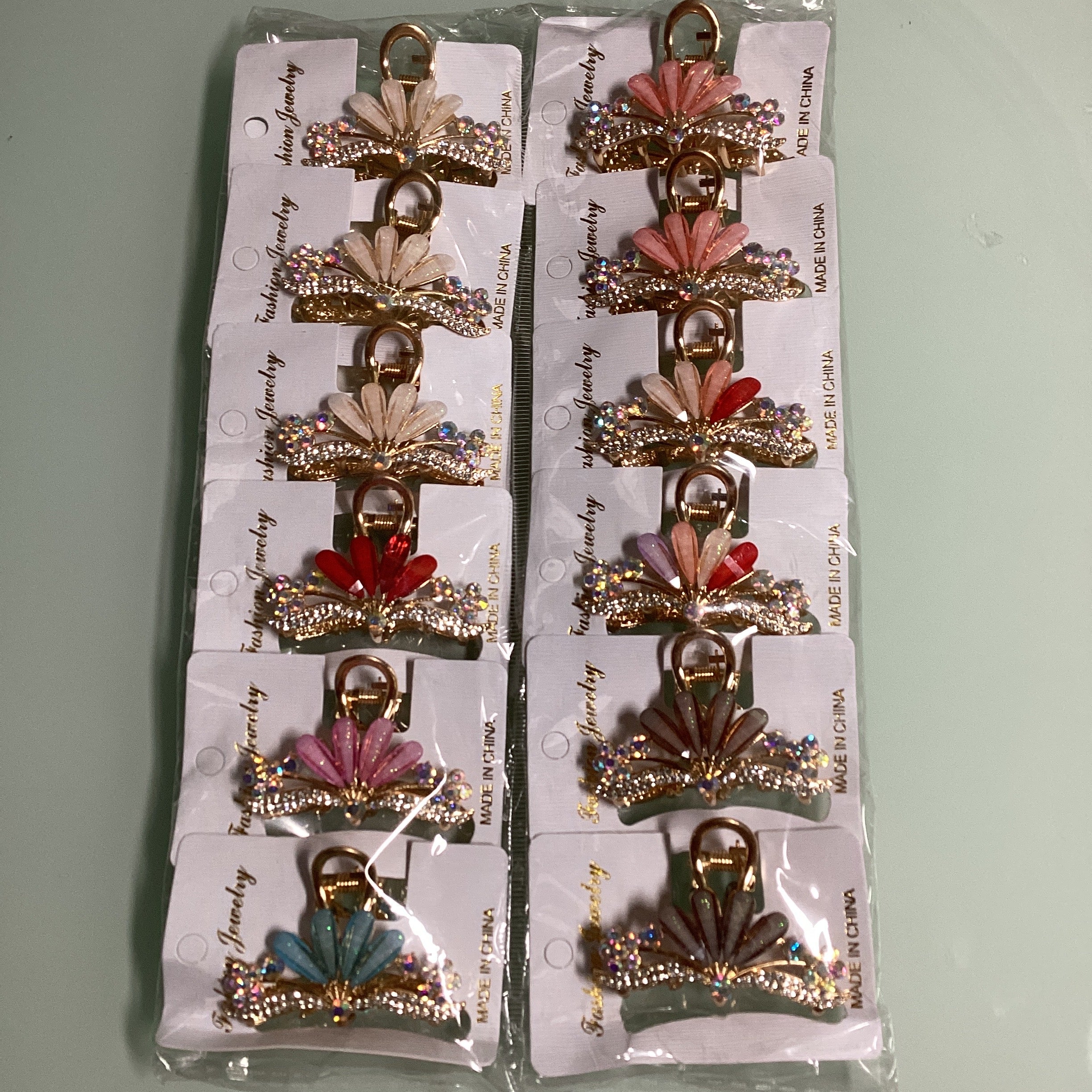 PINZA METALICA PARA CABELLO DE 5 CM CON PIEDRERIA SURTIDA EN COLORES POR MAYOREO