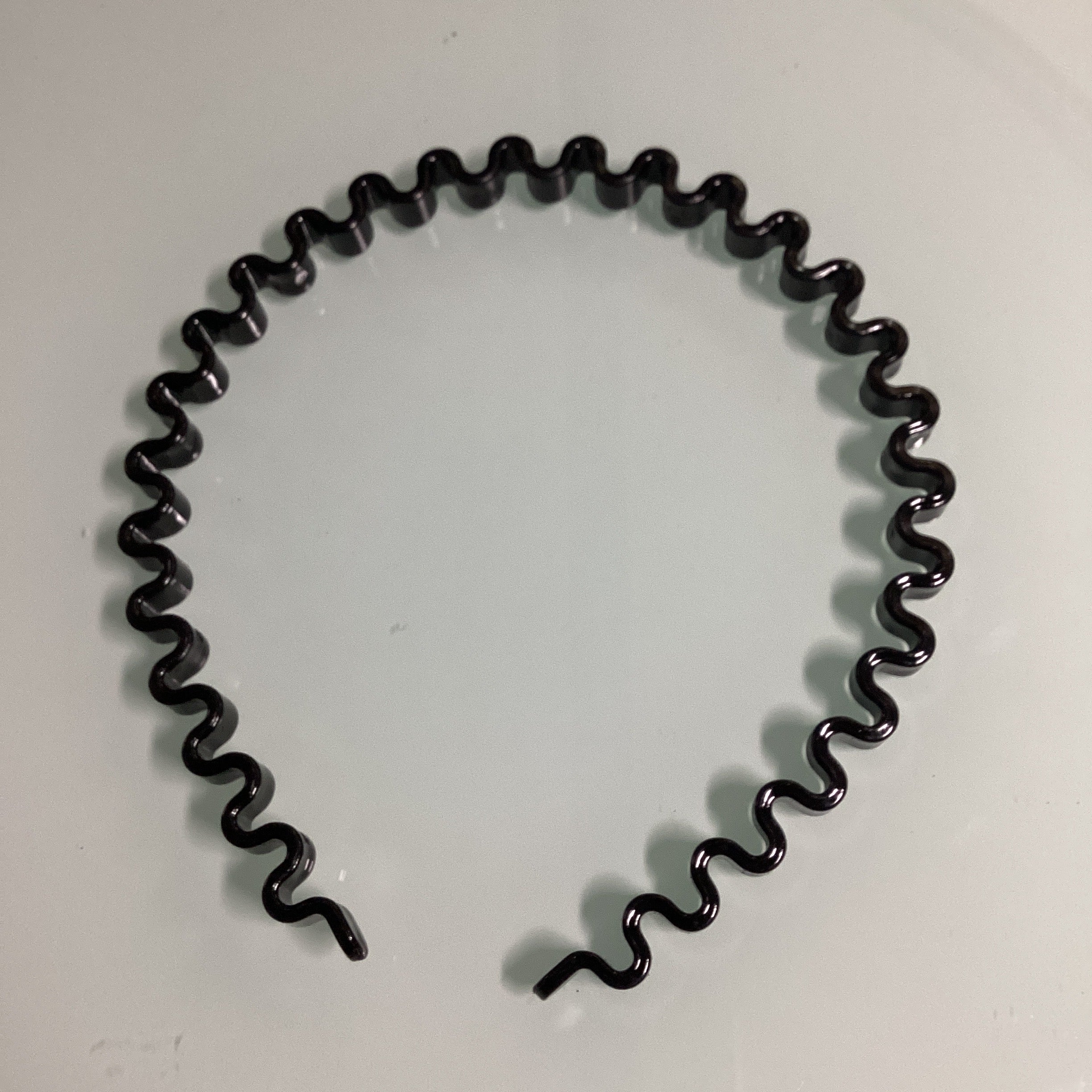 DIADEMA DEPORTIVA DE PEINE ONDULADA DE PLASTICO DE 0.75 CM DE ANCHO COLOR NEGRA POR MAYOREO