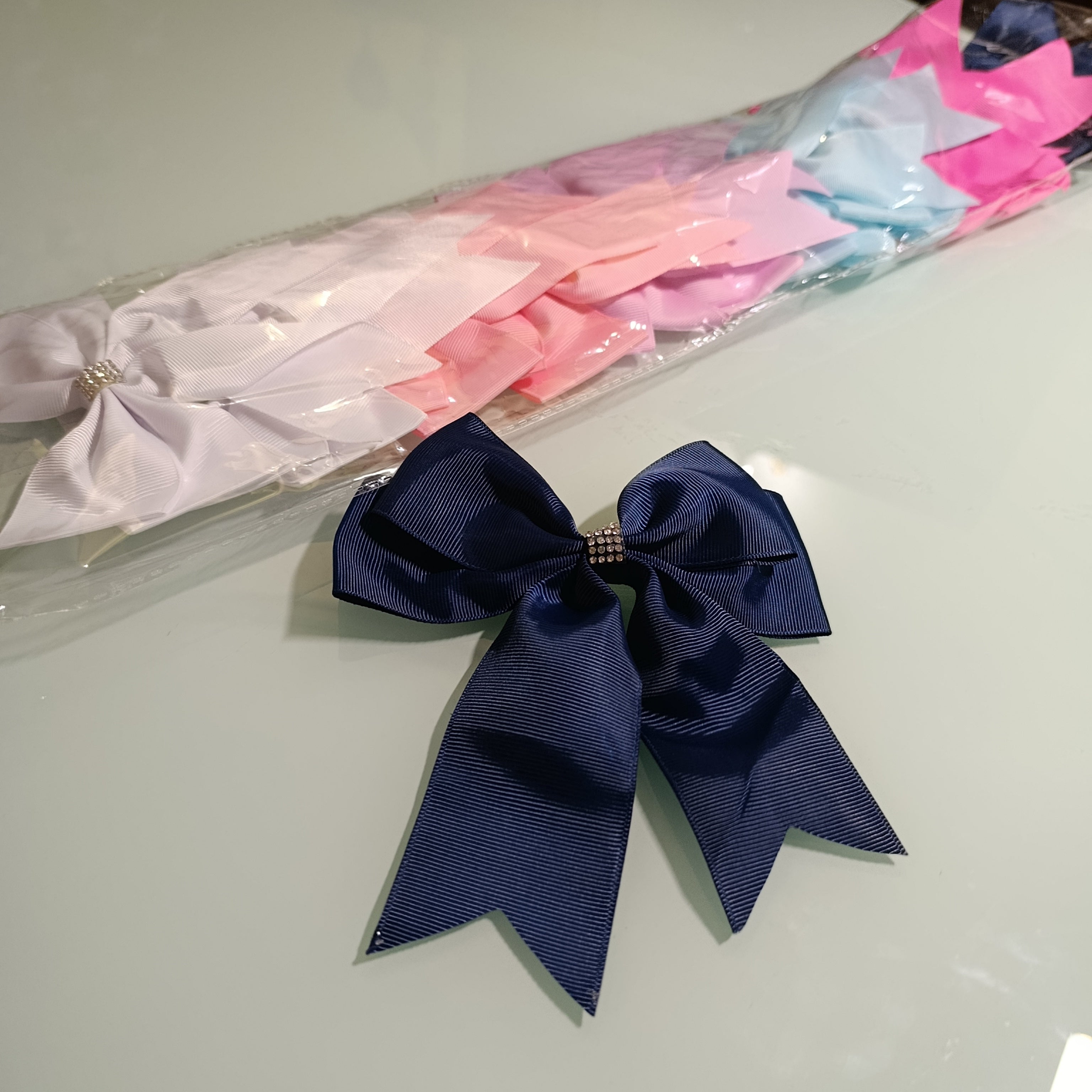 MOÑO DE LISTON PARA EL CABELLO DE 14 CM DE ANCHO SURTIDO EN COLORES POR MAYOREO