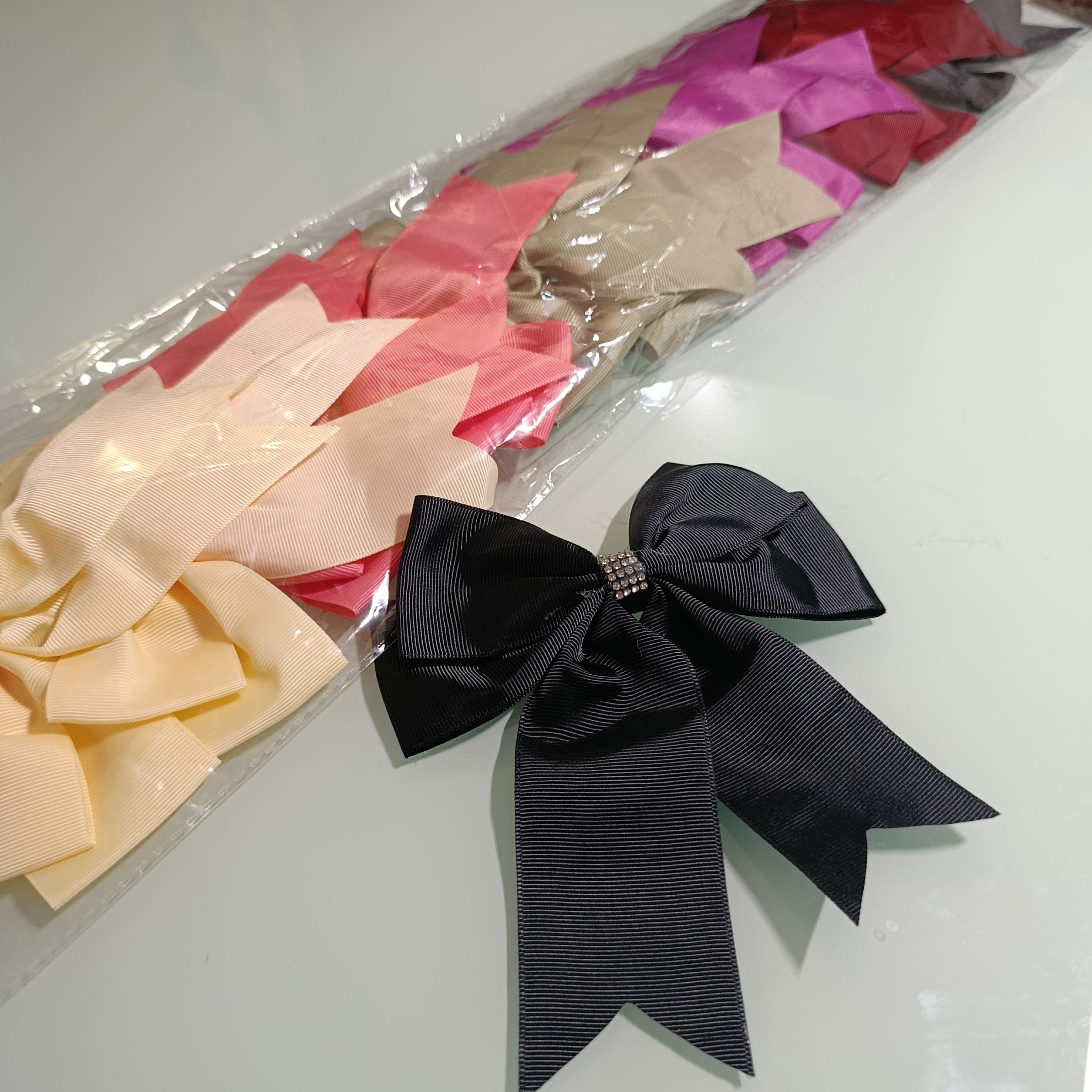MOÑO DE LISTON PARA EL CABELLO DE 14 CM DE ANCHO SURTIDO EN COLORES POR MAYOREO