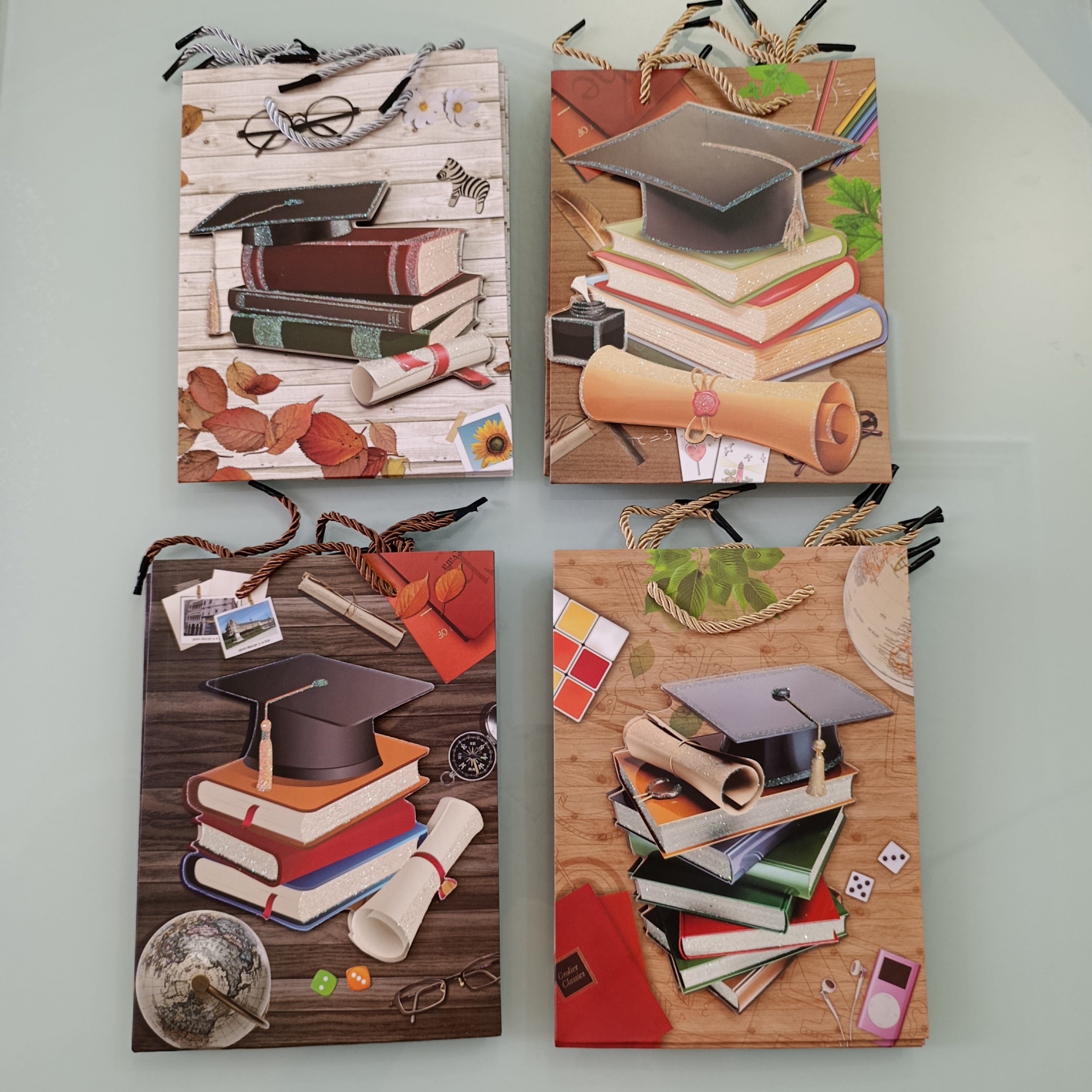 BOLSA DE REGALO GRANDE 32X26 CM SURTIDO EN DISEÑOS 3D DE GRADUACION POR MAYOREO