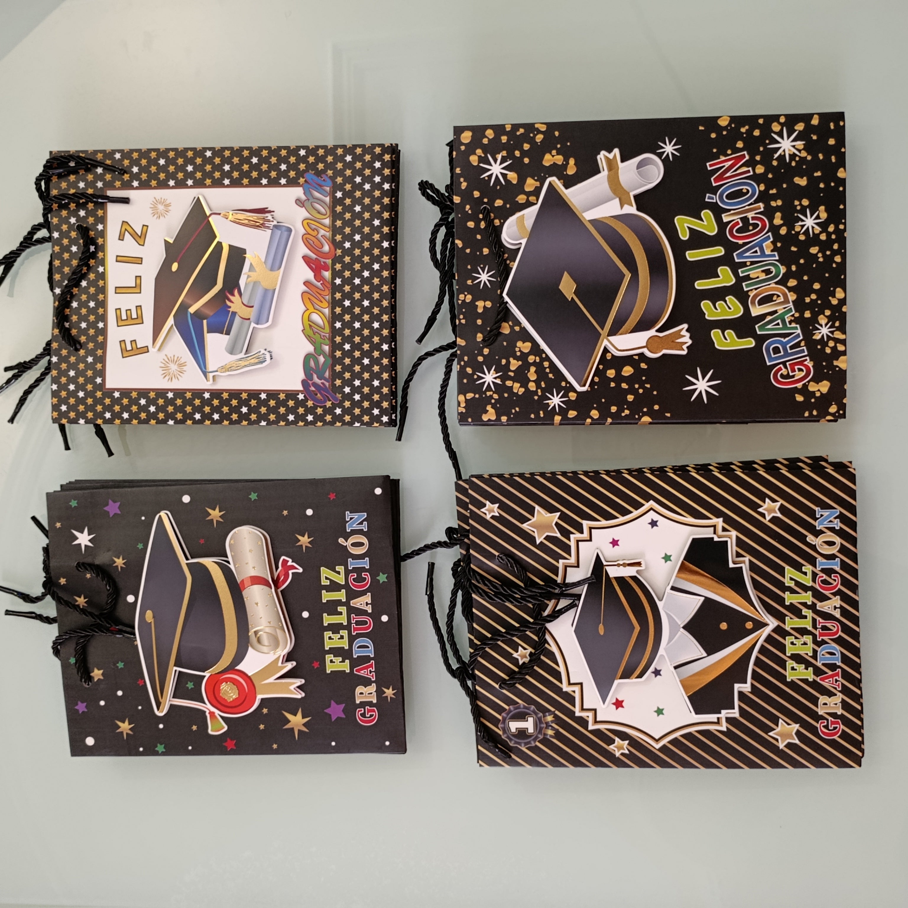 BOLSA DE REGALO 24X18 CM SURTIDO EN DISEÑOS 3D MOTIVOS DE GRADUACION POR MAYOREO