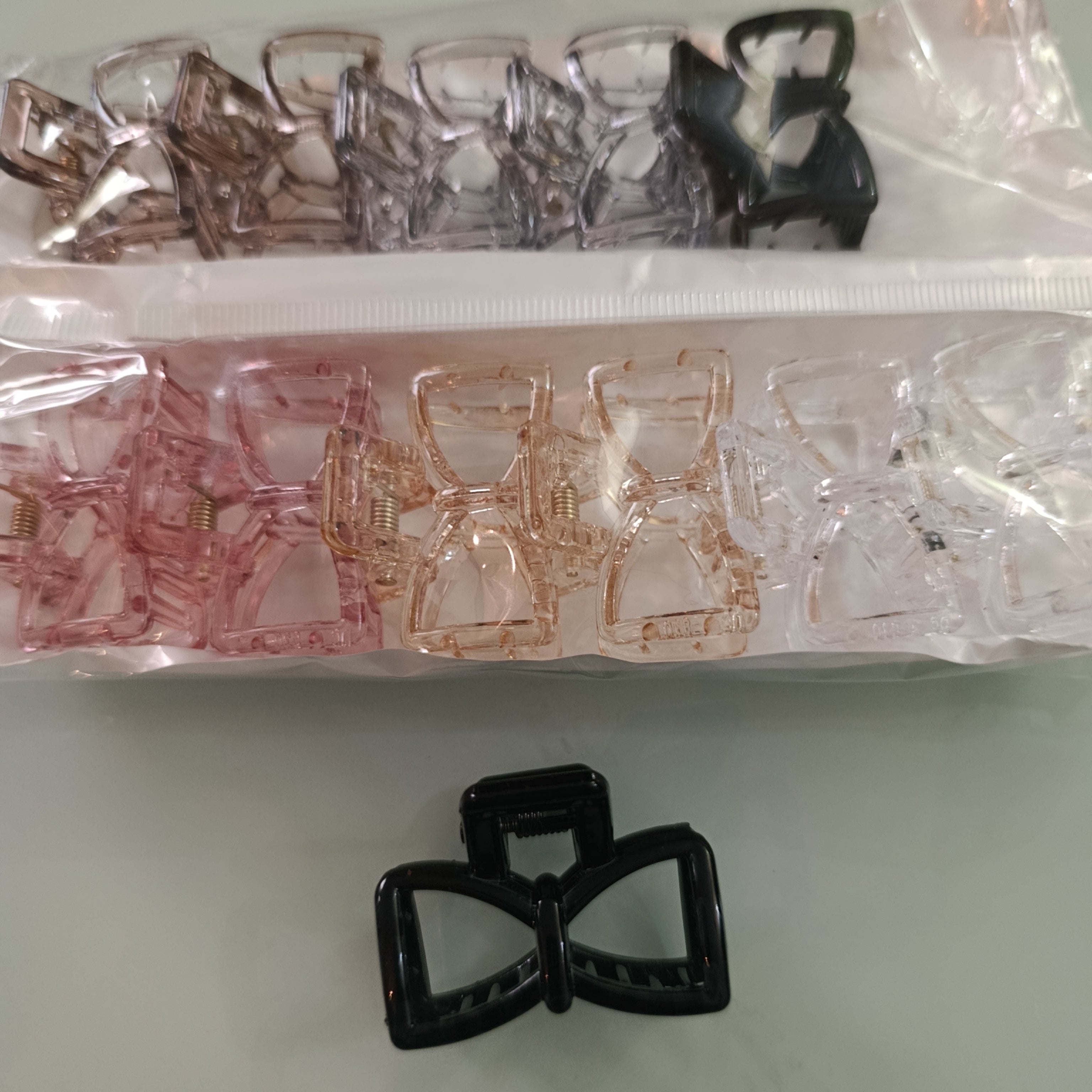 PINZA DE PLASTICO PARA CABELLO 4 COLORES SURTIDOS POR MAYOREO